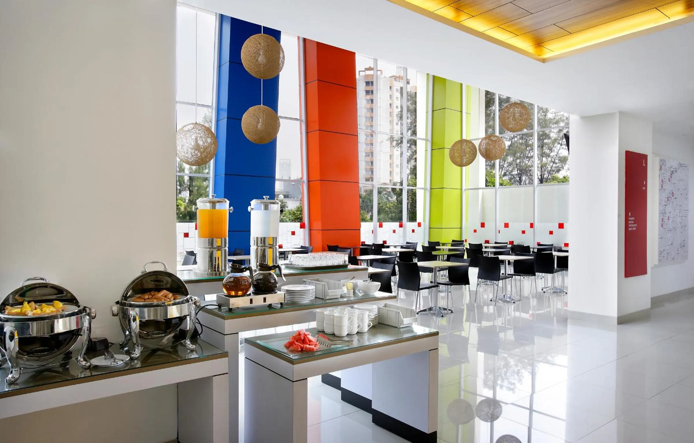 Restaurant/places to eat in Amaris Hotel Dr. Susilo Grogol