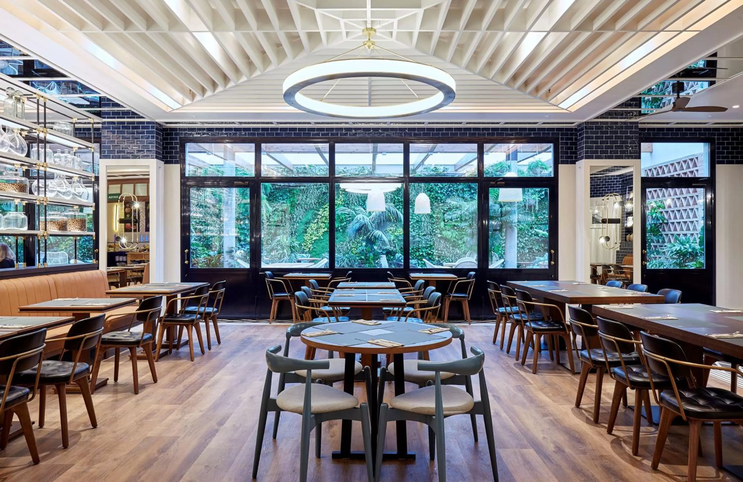 Restaurant/places to eat in Radisson Blu 1882 Hotel, Barcelona Sagrada Familia