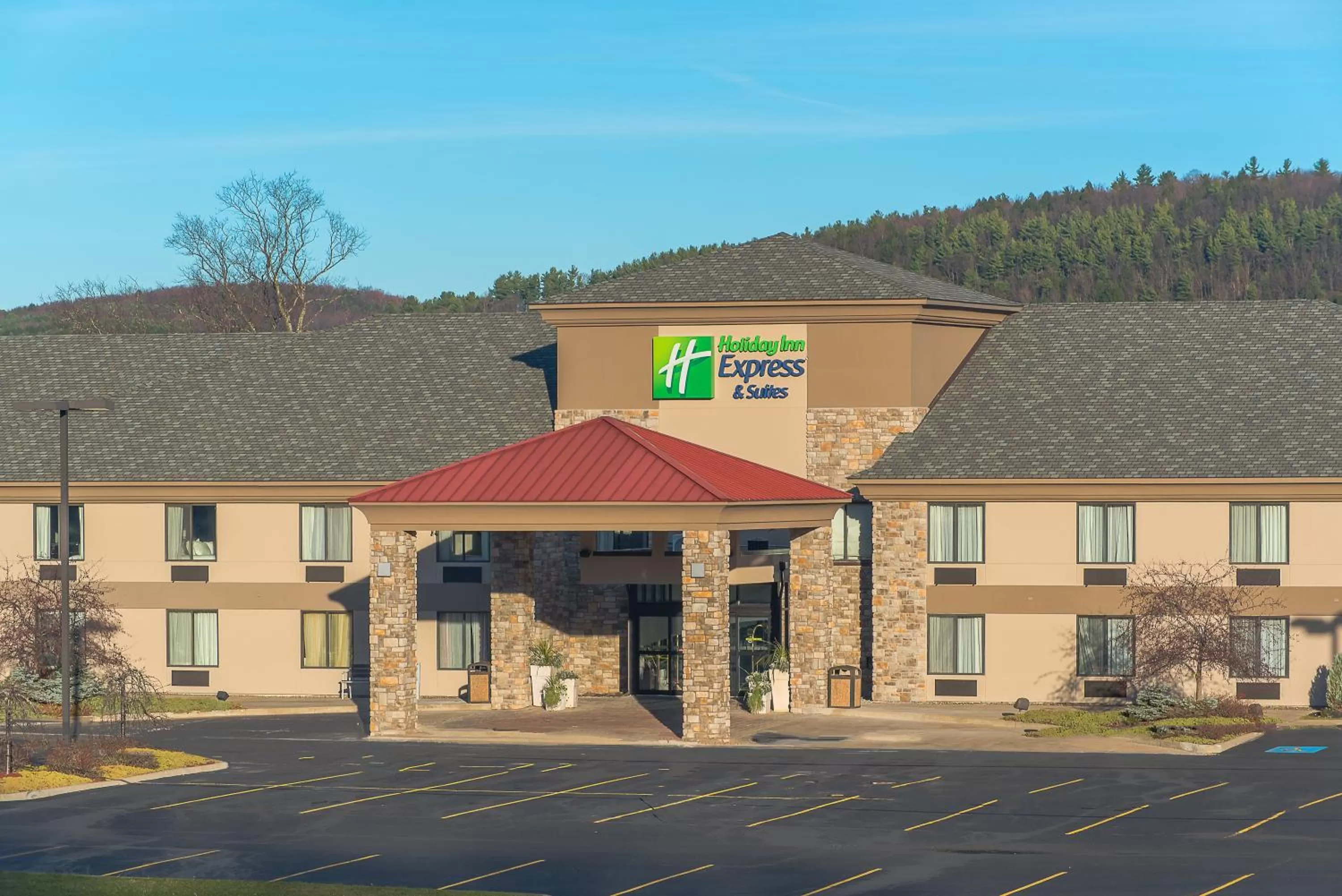 Property building in Holiday Inn Express & Suites Cooperstown by IHG