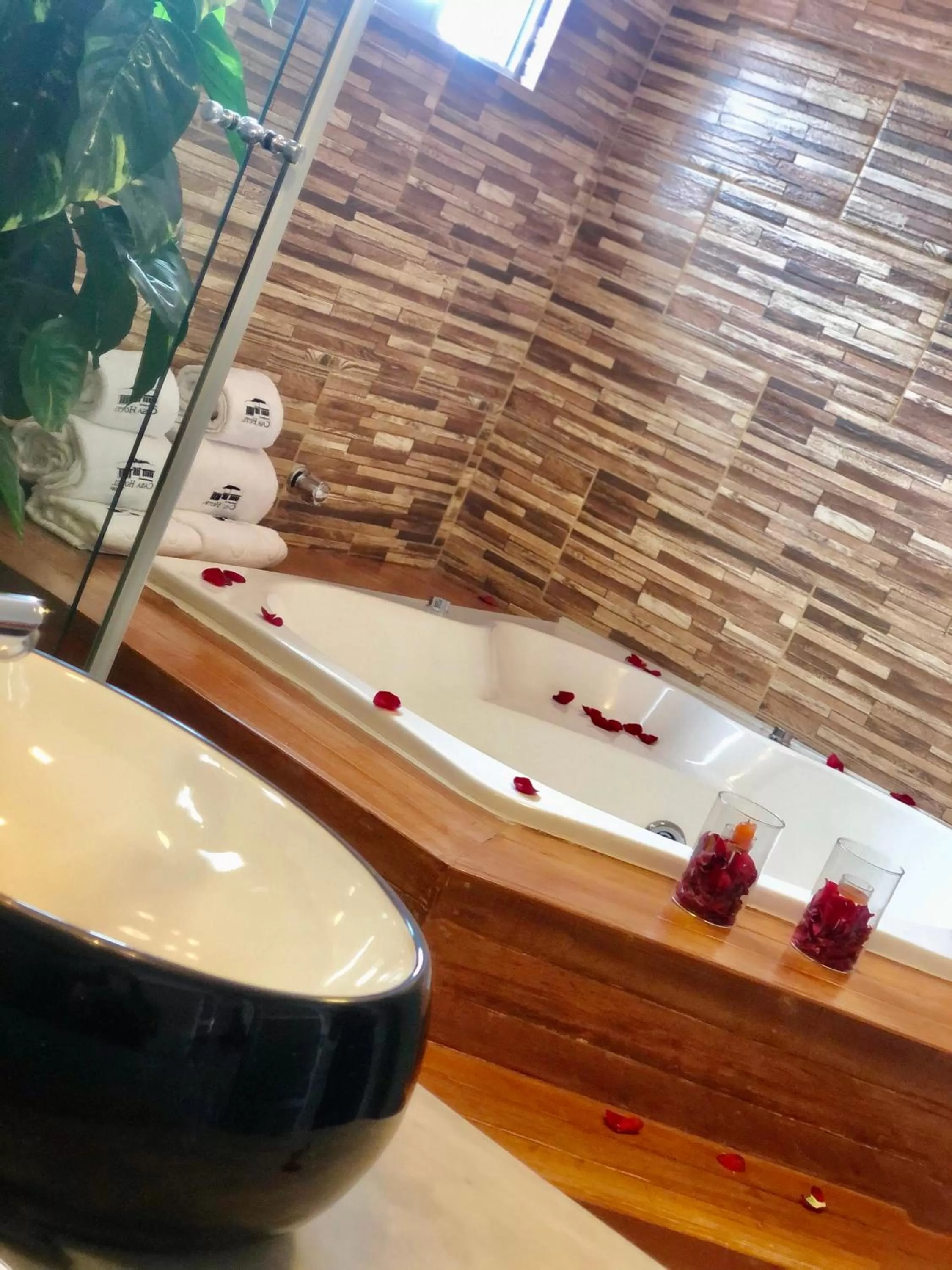 Hot Tub, Bathroom in Casa Hotel Achumani