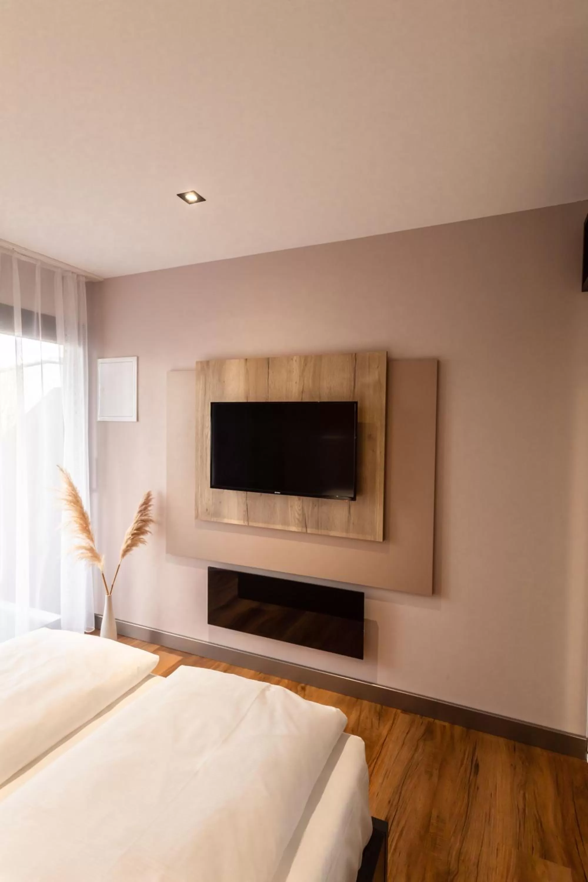 Staff, Bed in 24Seven Hotel Schwabach