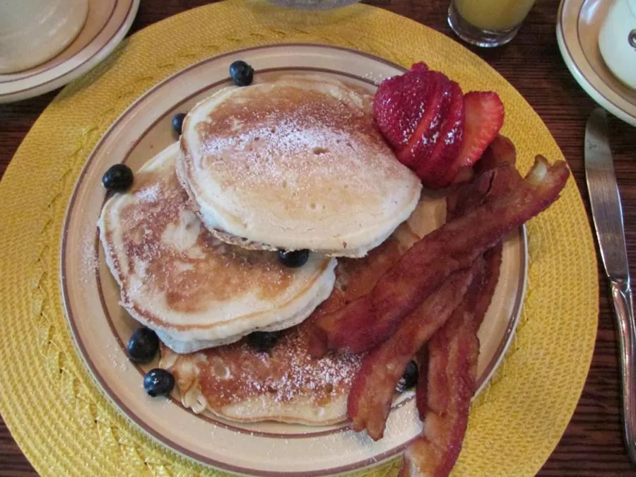 Food in Holiday Guest House Bed & Breakfast