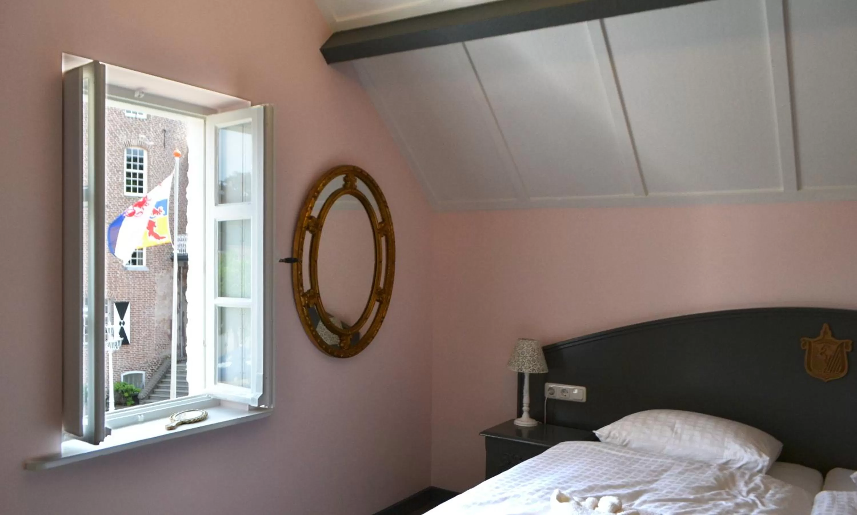 Landmark view, Bed in Kasteel Aldenghoor