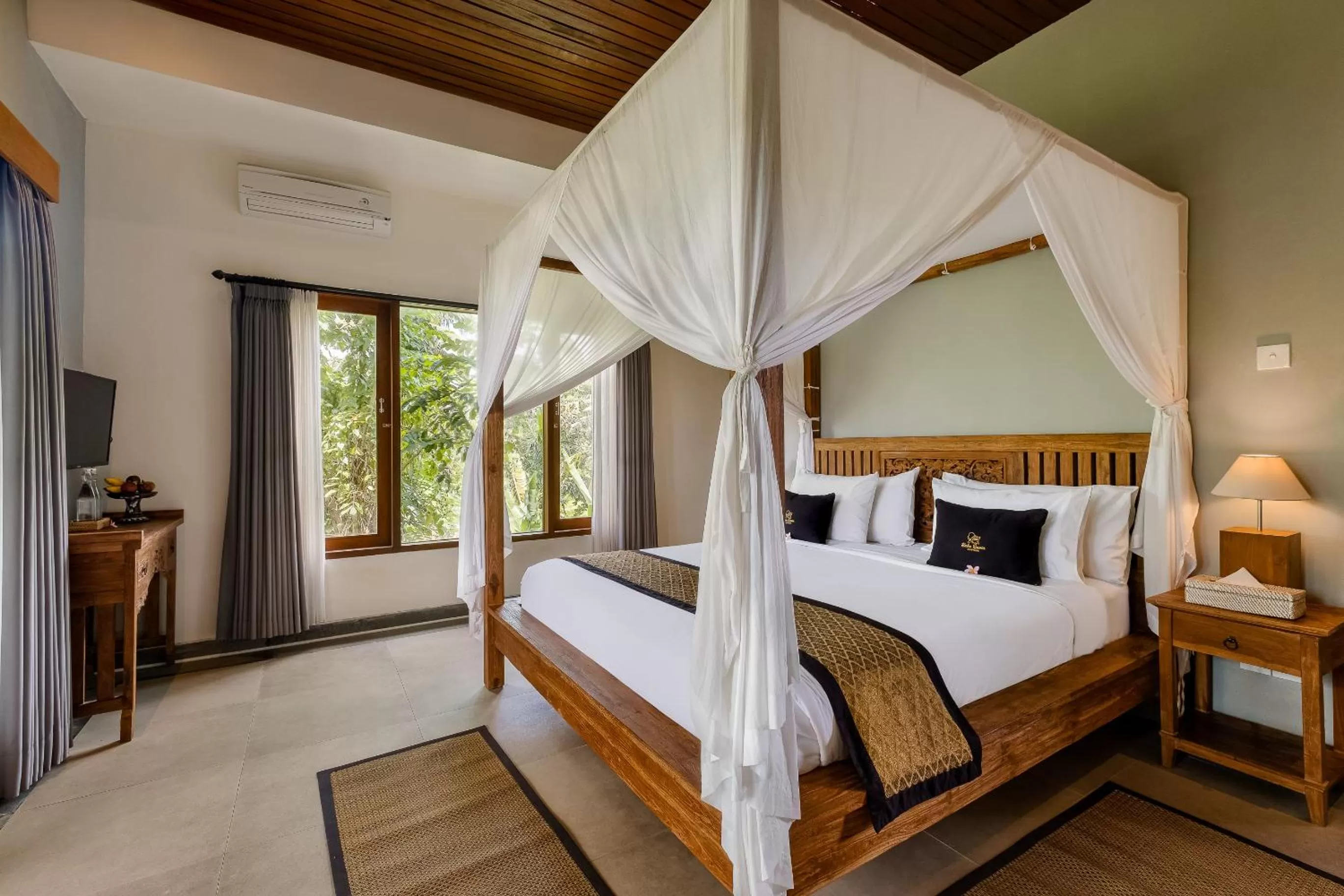Bed in Kubu Rama Ubud Cottage