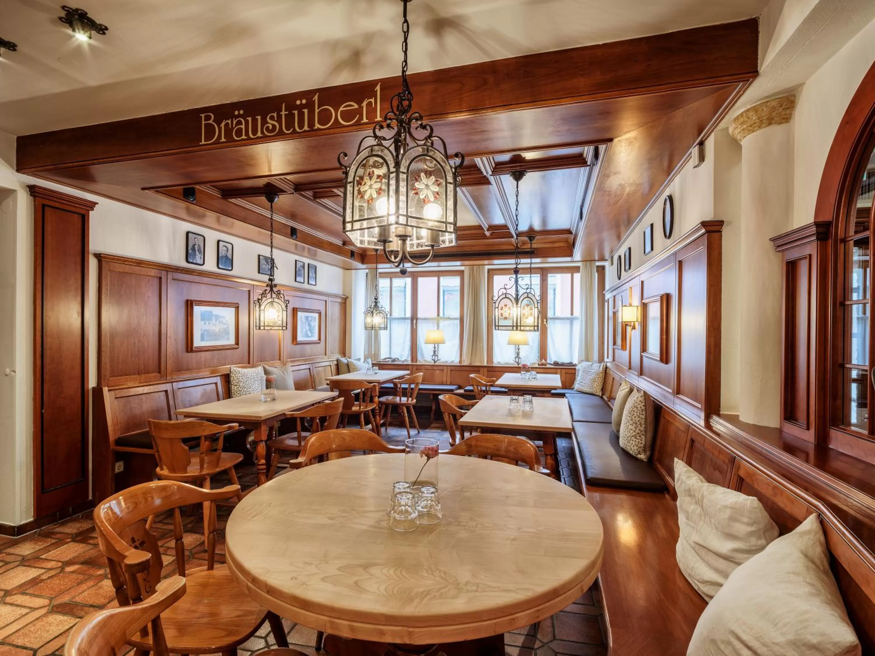 Restaurant/places to eat in Romantik Hotel Hirschen