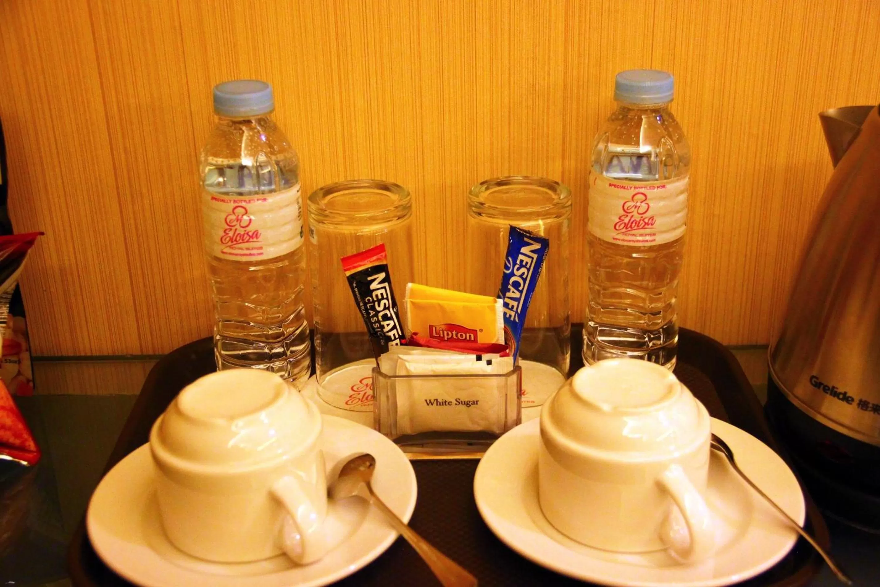 Coffee/tea facilities in Eloisa Royal Suites