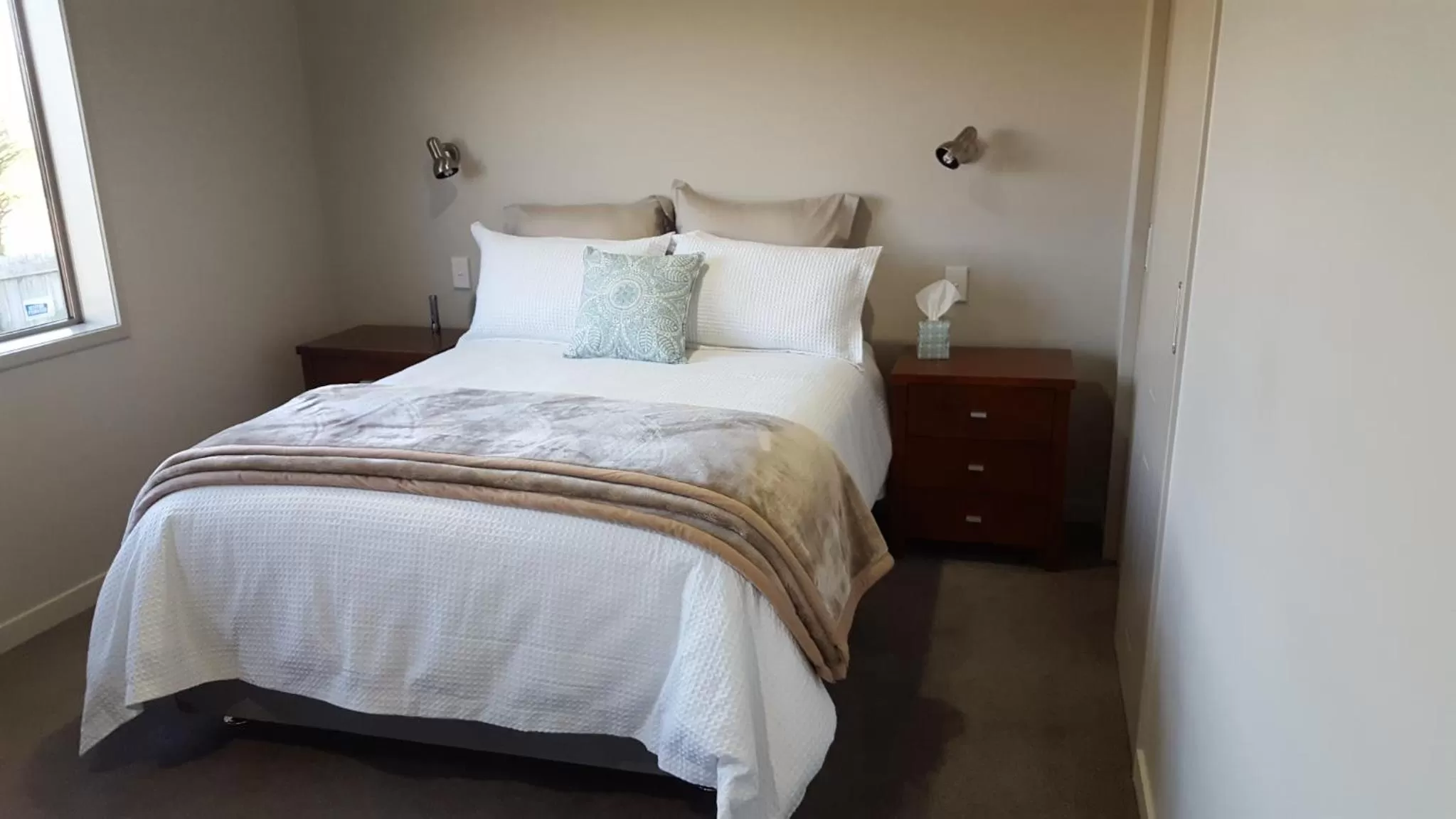 Bedroom, Bed in Rotorua Views B&B/Apartment