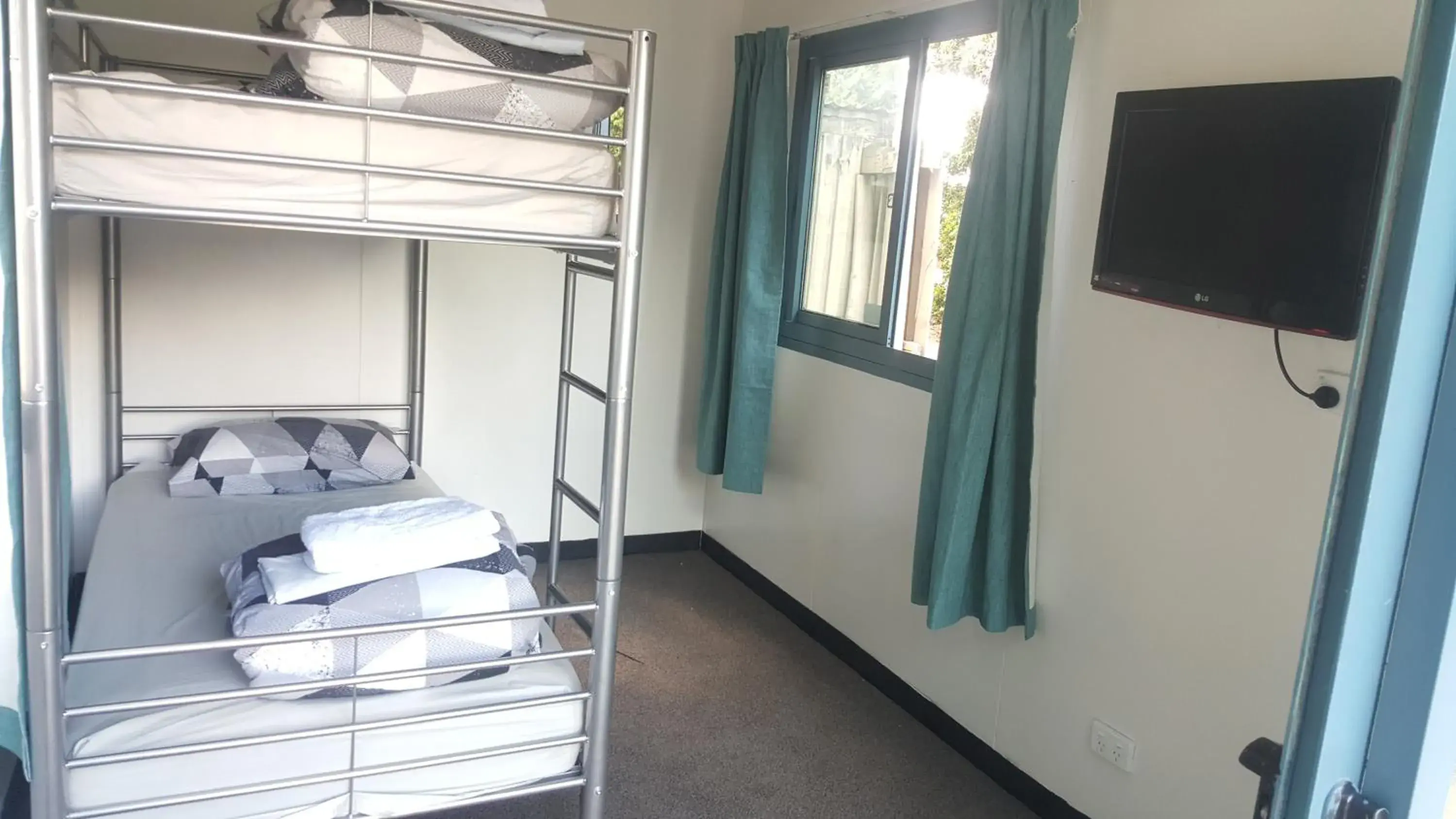 Budget Twin Room in North South Holiday Park Budget Twin Room in North South Holiday Park