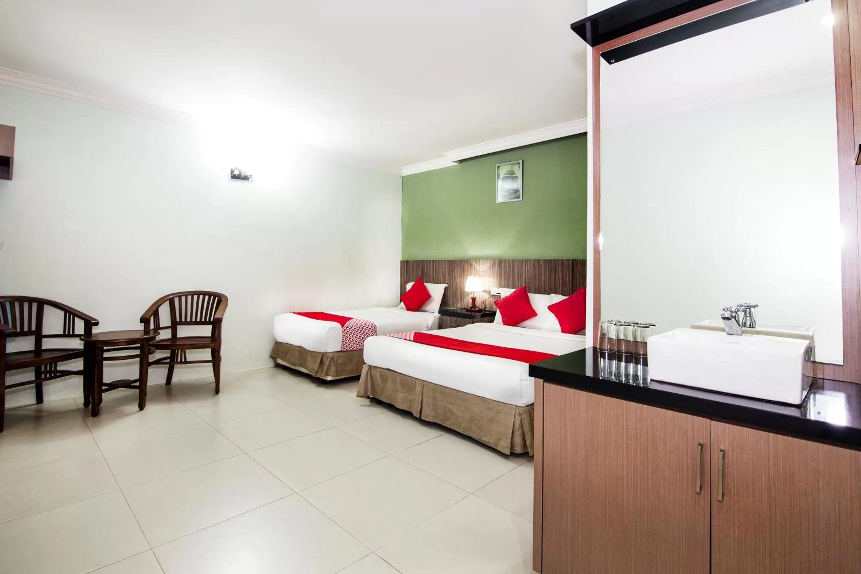 Bedroom in Crystal City Hotel