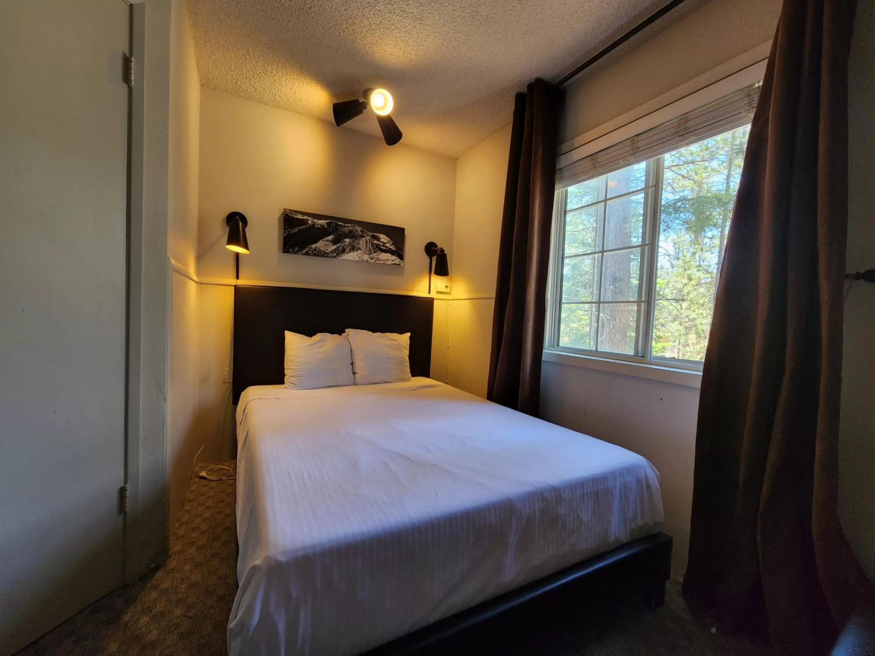 Teenie Tiny Room in Cinnamon Bear Inn