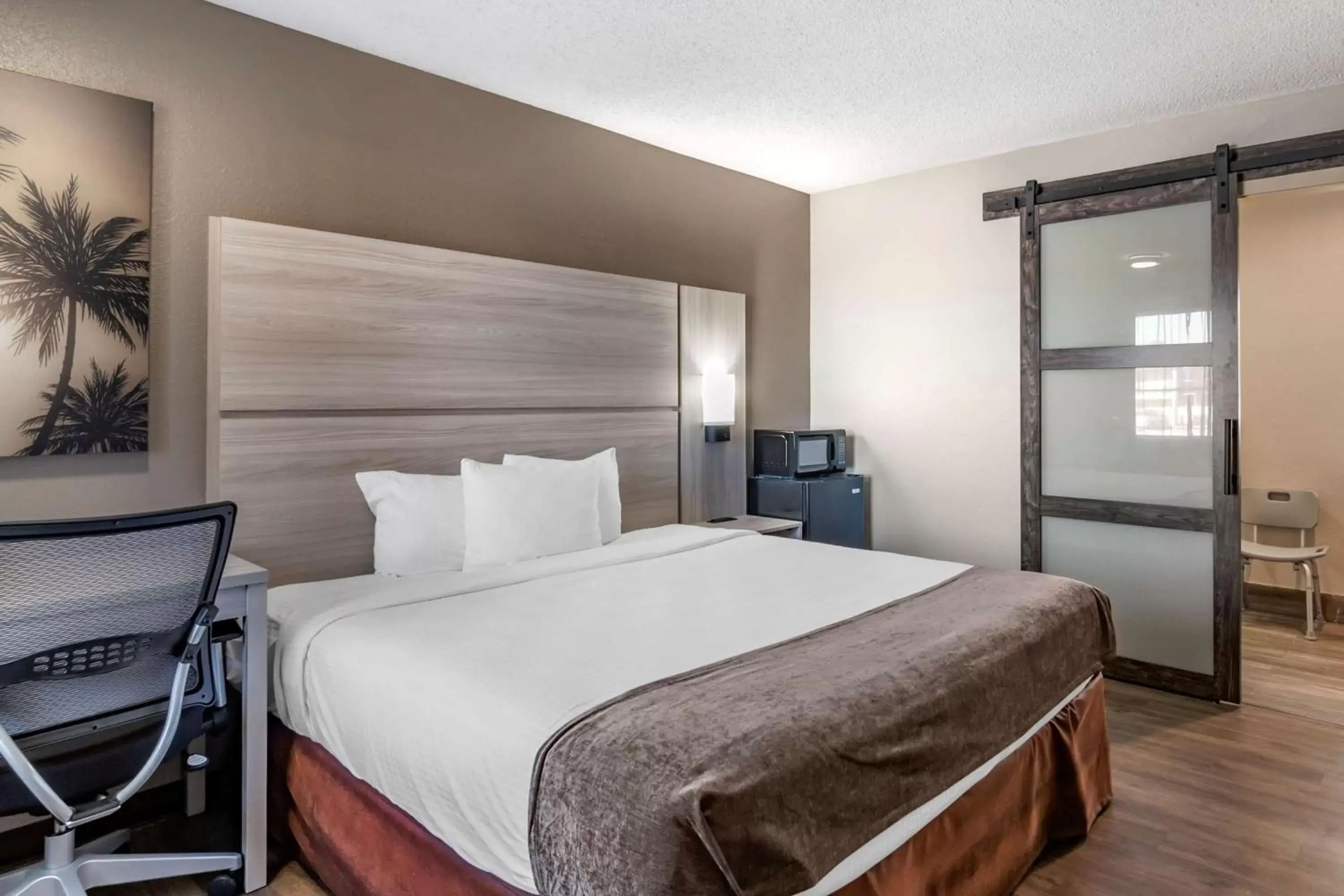 King Room with Bath Tub - Mobility Accessible/Non-Smoking in Best Western The Oasis at Joplin King Room with Bath Tub - Mobility Accessible/Non-Smoking in Best Western The Oasis at Joplin