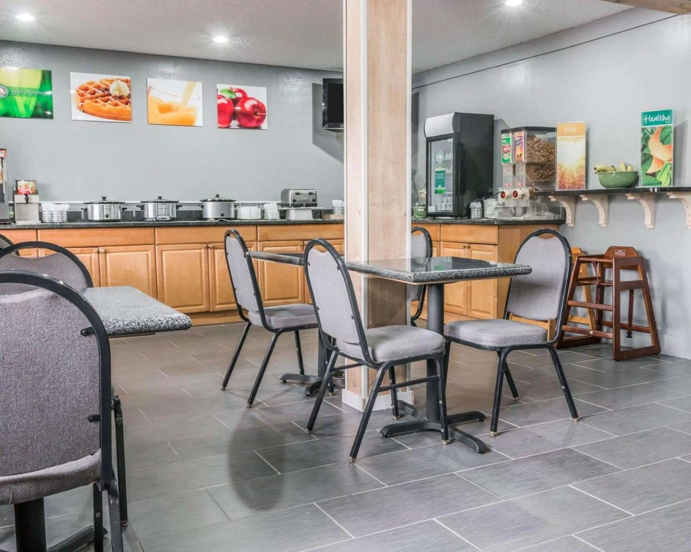 Restaurant/places to eat in Quality Inn Grand Rapids North