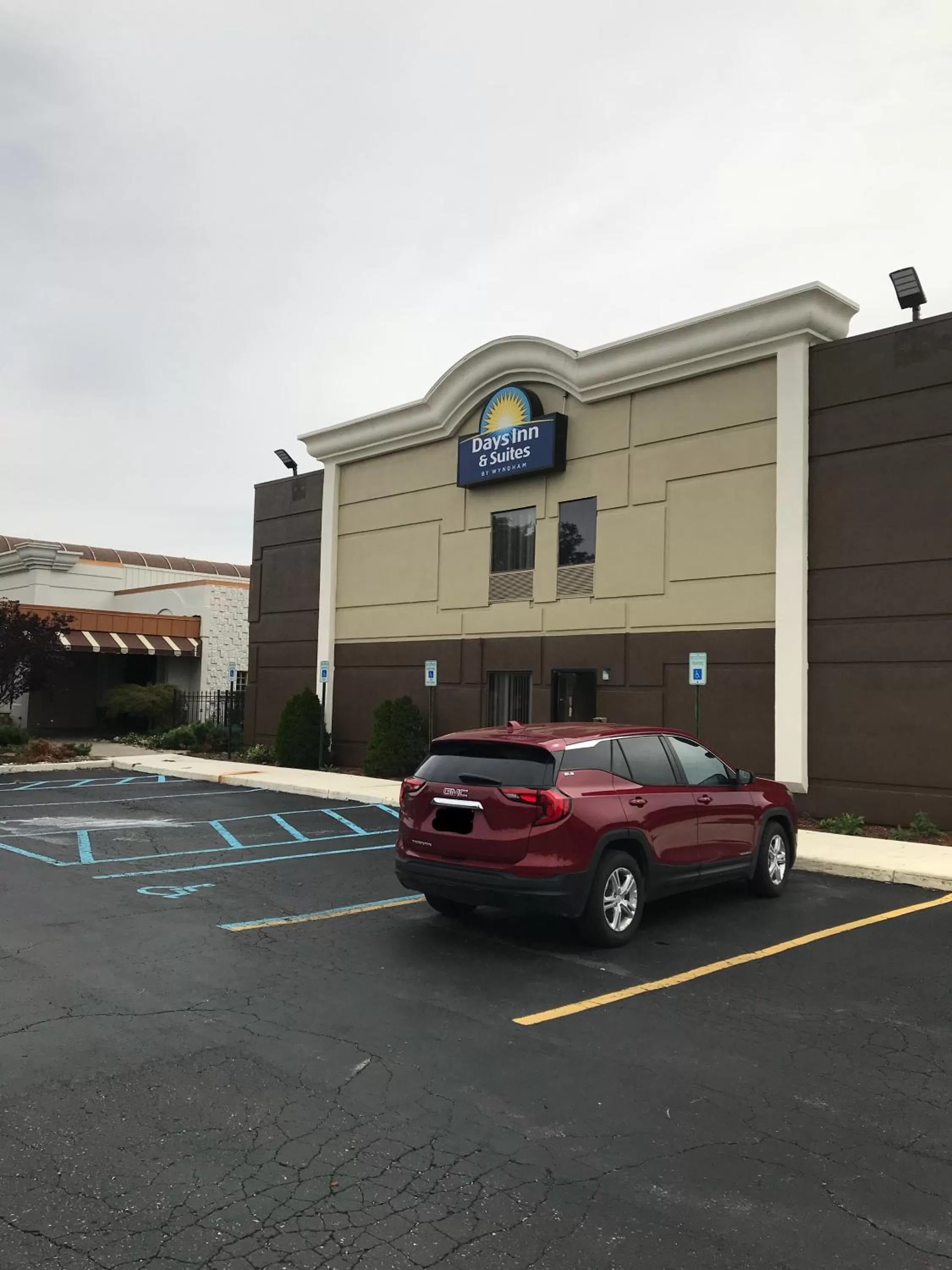 Property building in Days Inn & Suites by Wyndham Rochester Hills MI