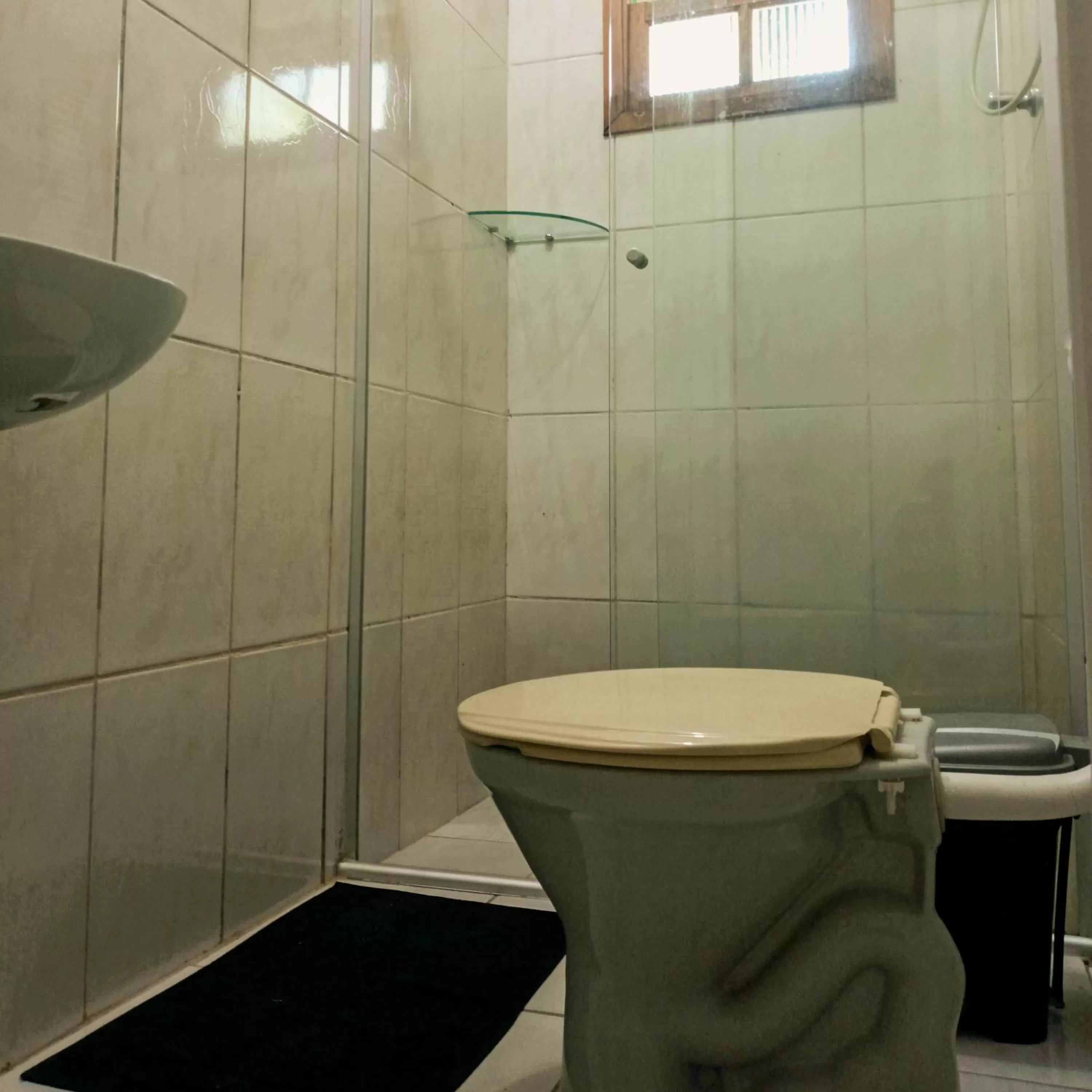 Toilet in Pousada e Hostel Marthi