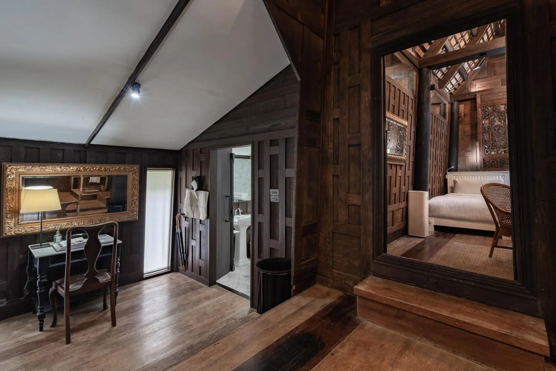 Bed in Villa Mahabhirom