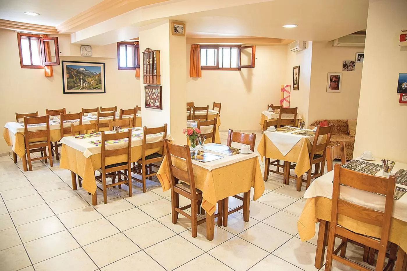 Restaurant/places to eat in Megim Hotel