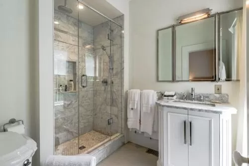 Bathroom in Woodbourne Inn