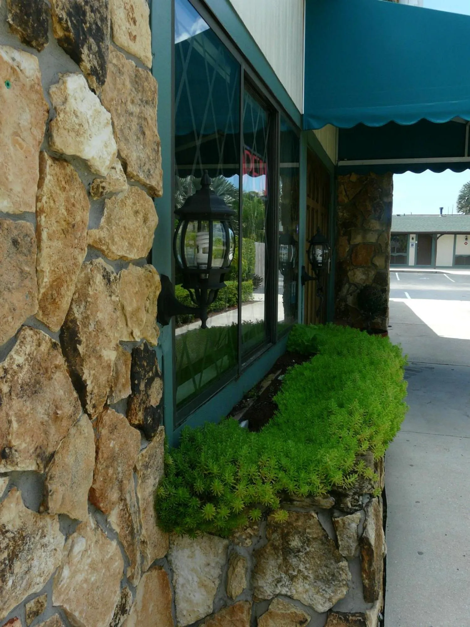 Property building in Spinnaker Inn of Naples