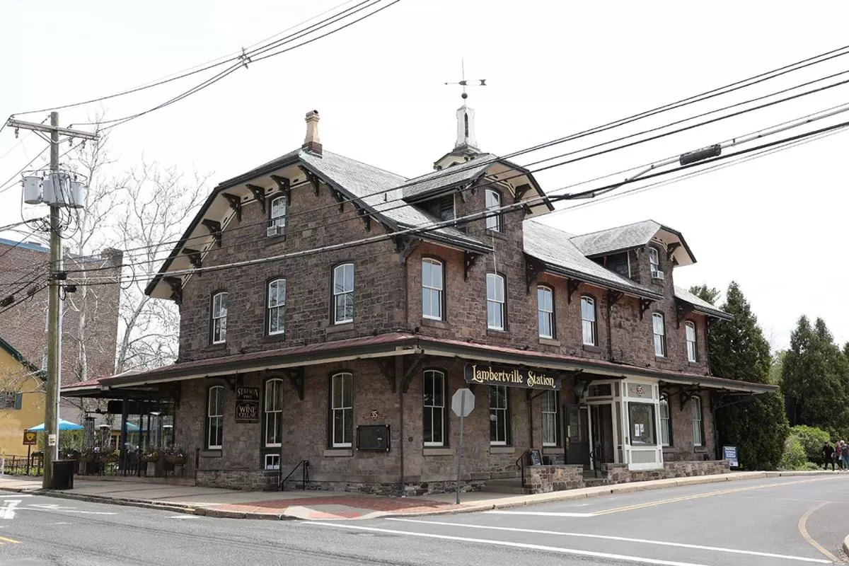 Restaurant/places to eat in Lambertville Station Inn