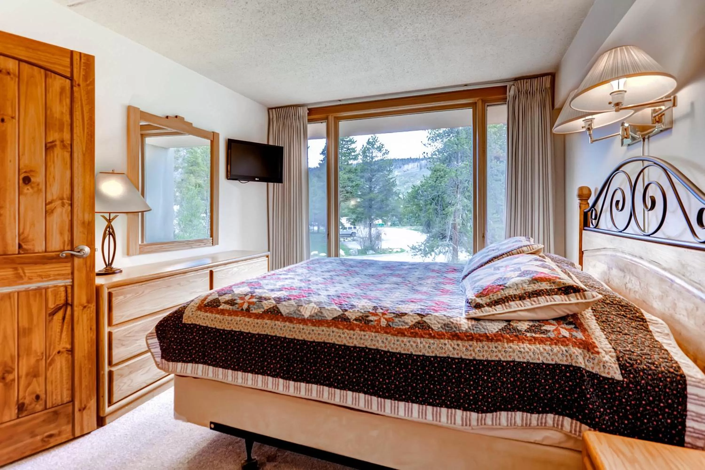 Bed in Lakeside Village by Keystone Resort