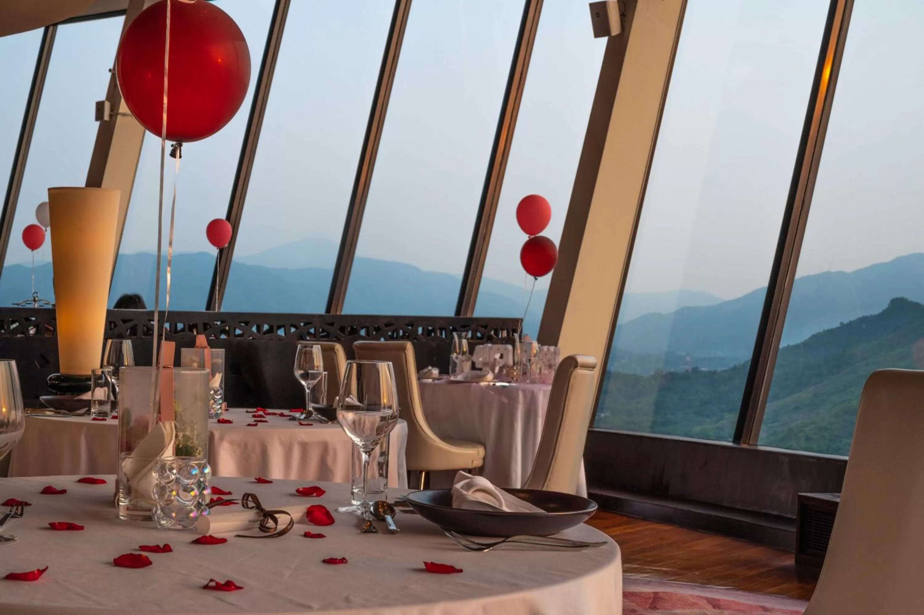 Restaurant/places to eat in Shangri-La Shenzhen - Nearby Luohu Border, Outdoor Swimming Pool