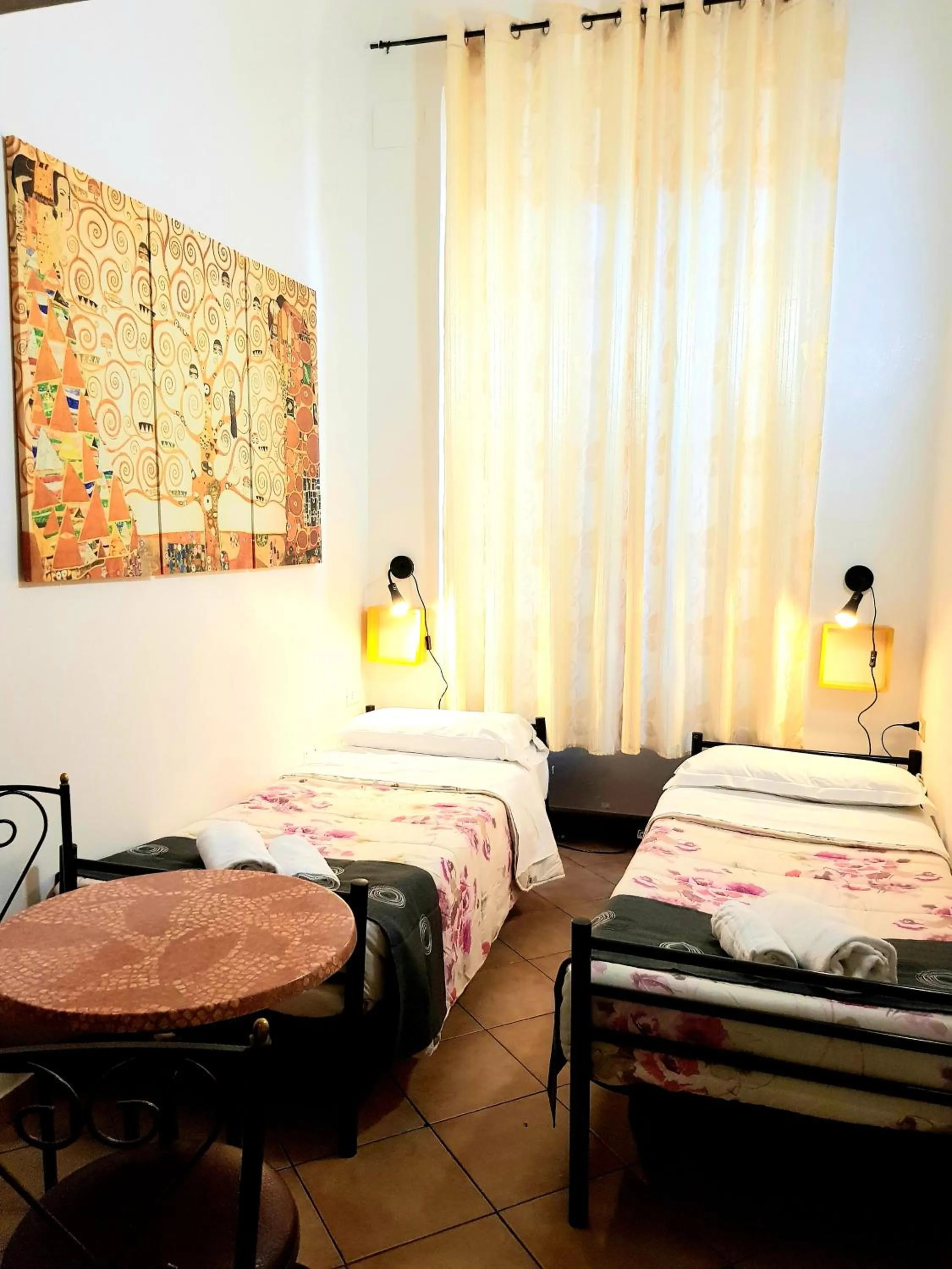 Bedroom, Bed in Legend R.G.