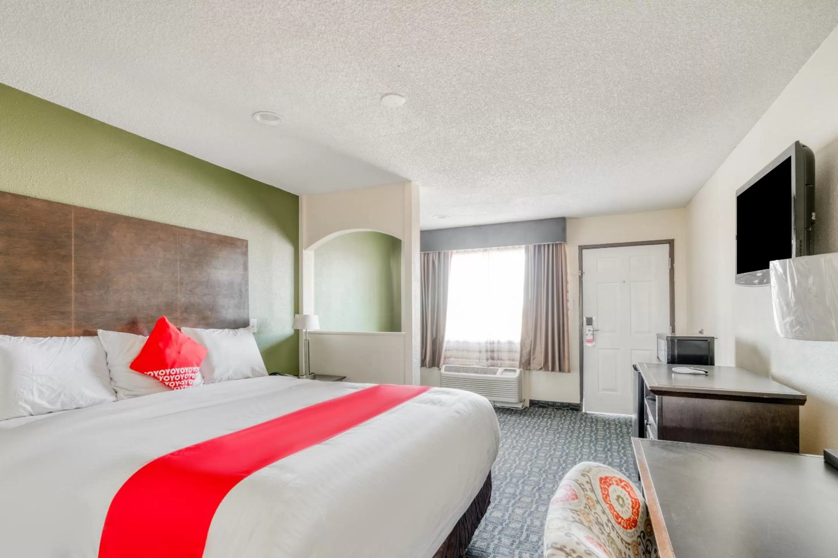 Bedroom, Bed in OYO Hotel Rosenberg TX I-69