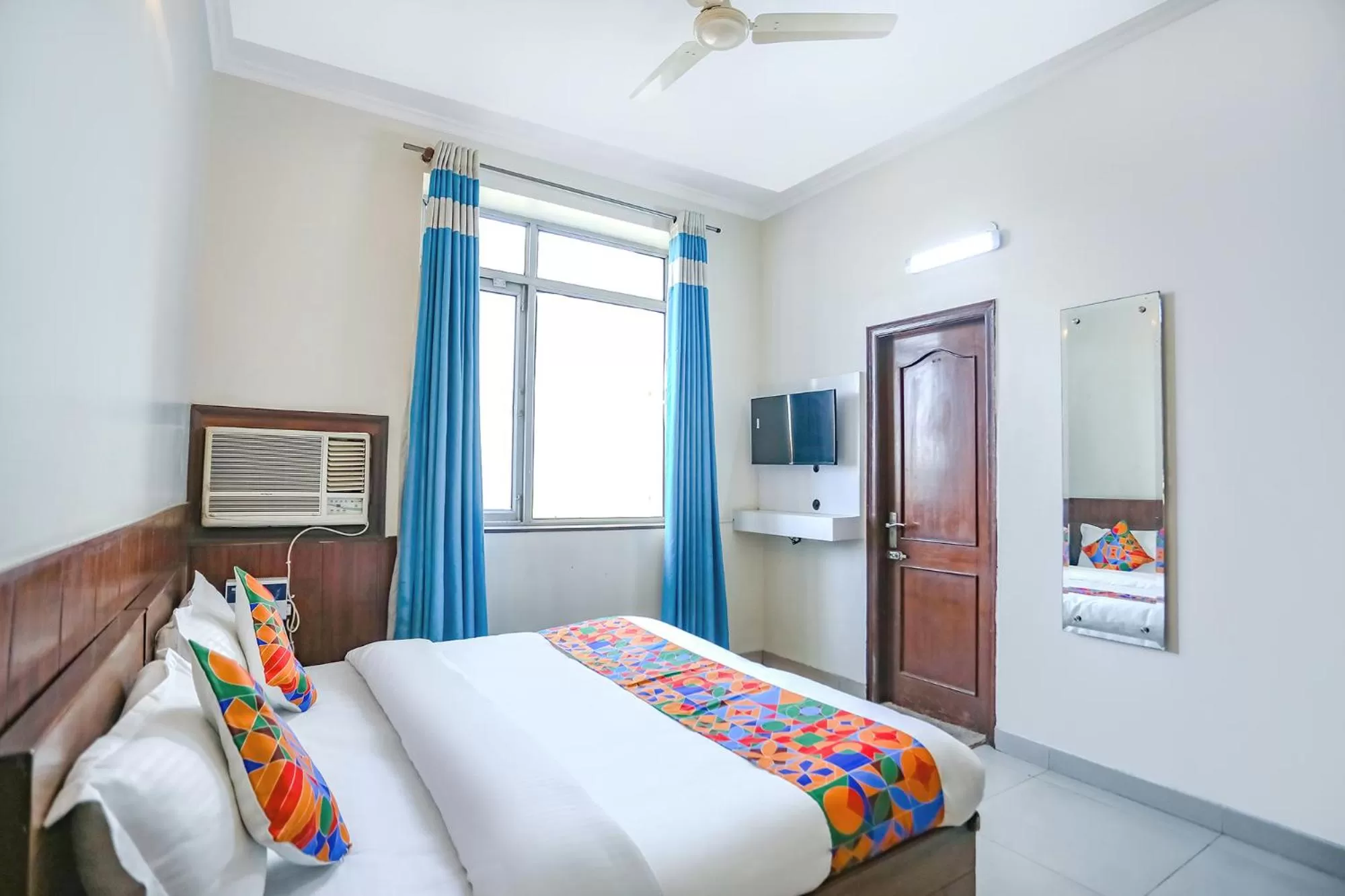 TV and multimedia, Bed in FabHotel Hexa Ghaziabad