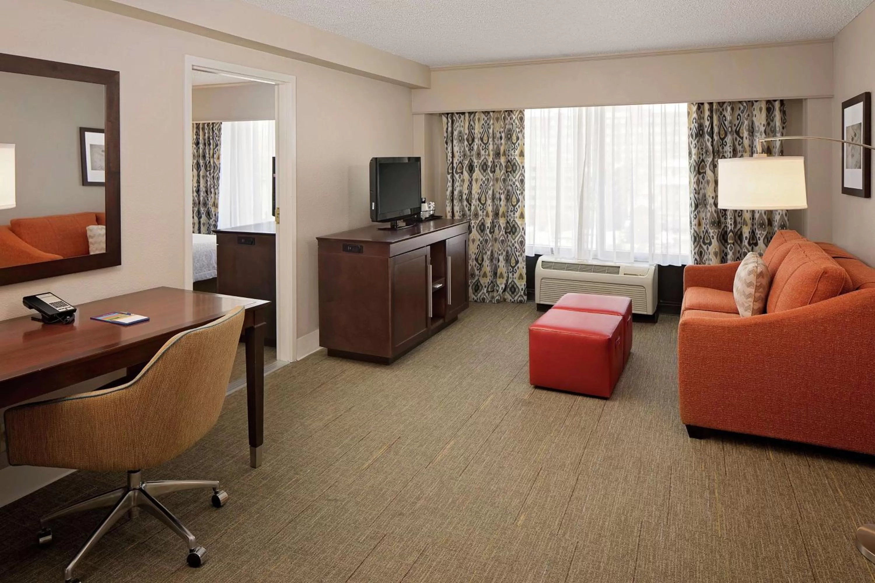 Living room in Hampton Inn Louisville Downtown