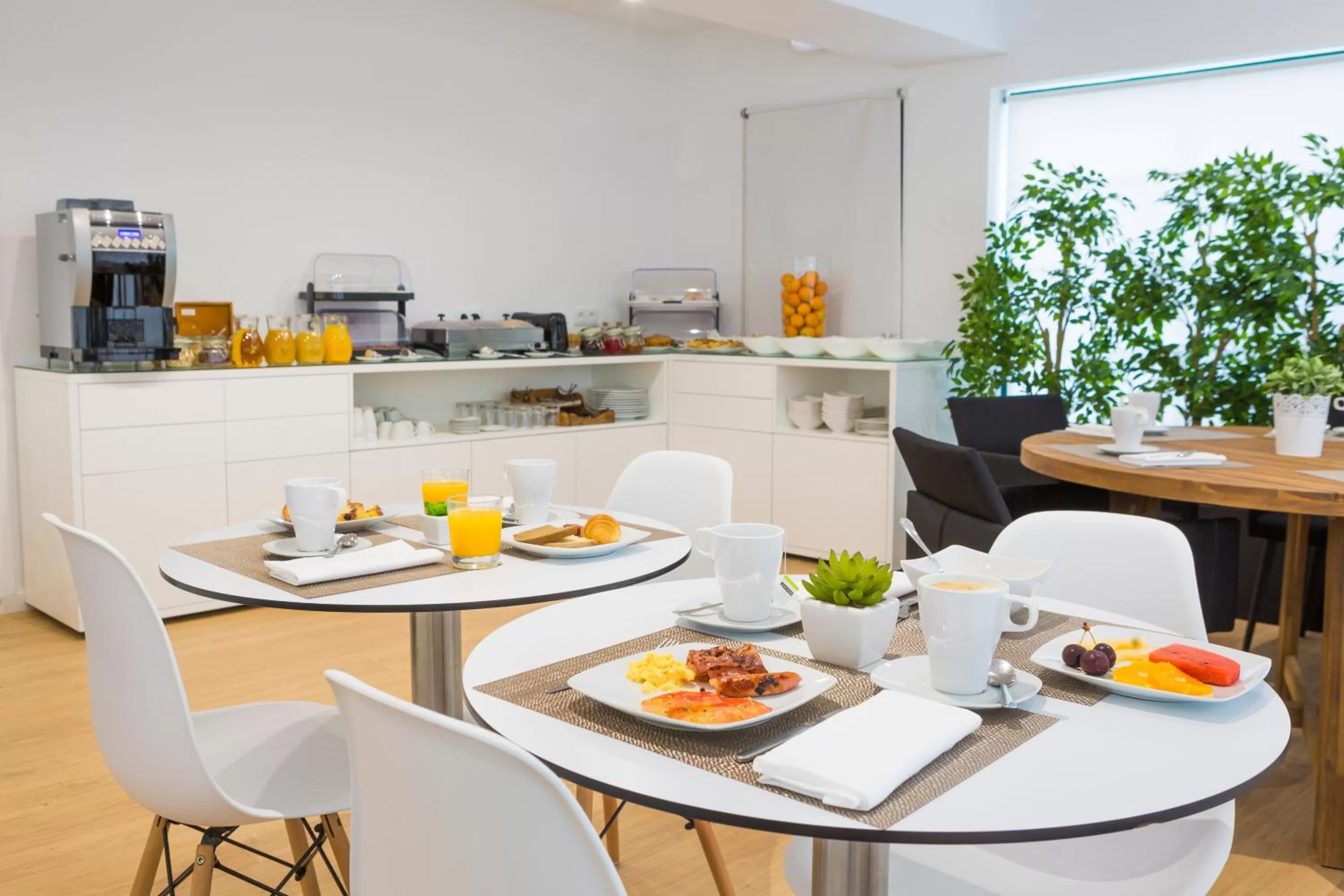 Continental breakfast in Hotel Alcatruz