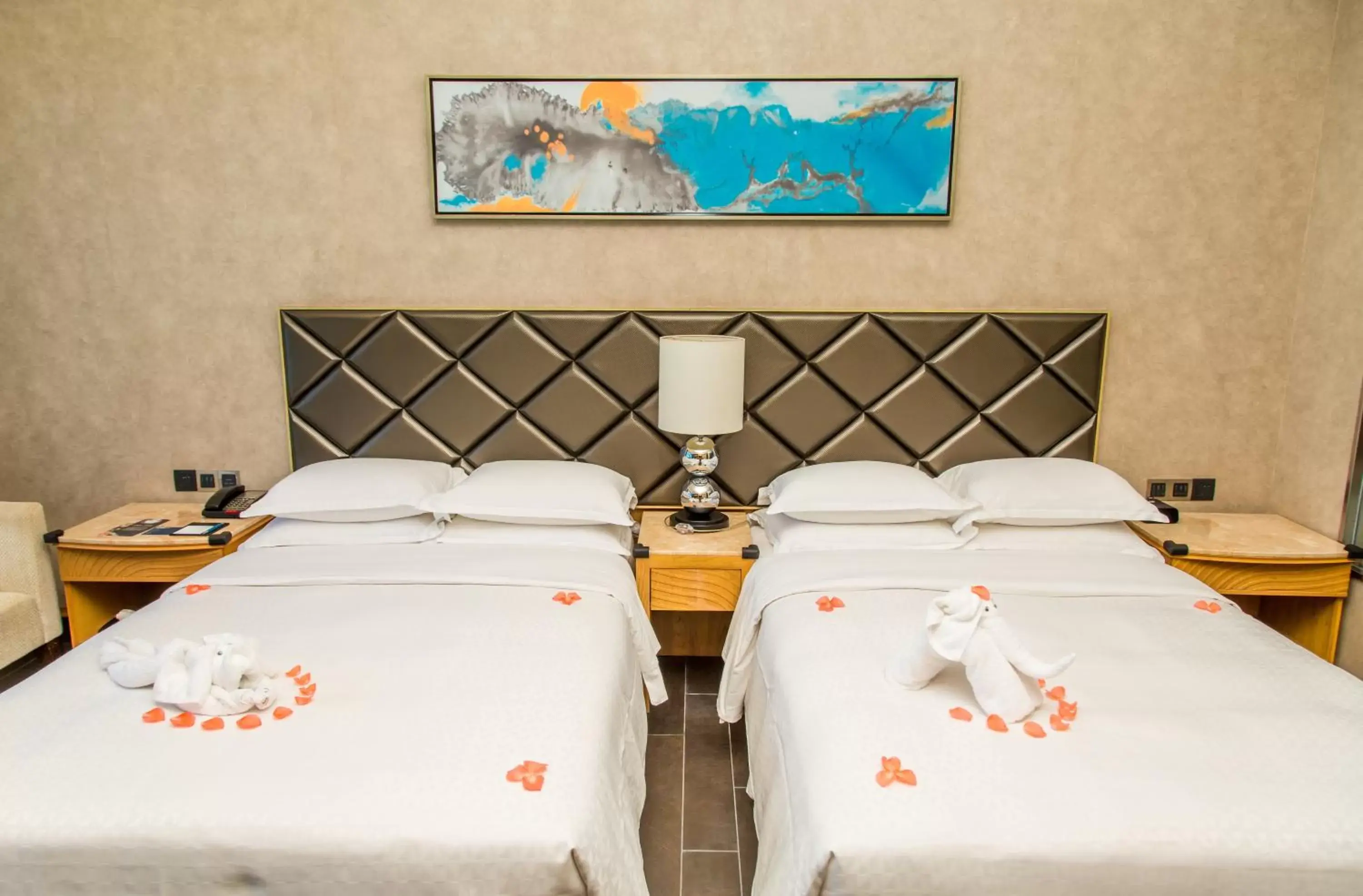 Superior City View Twin Room in Four Points by Sheraton Hainan, Sanya Superior City View Twin Room in Four Points by Sheraton Hainan, Sanya