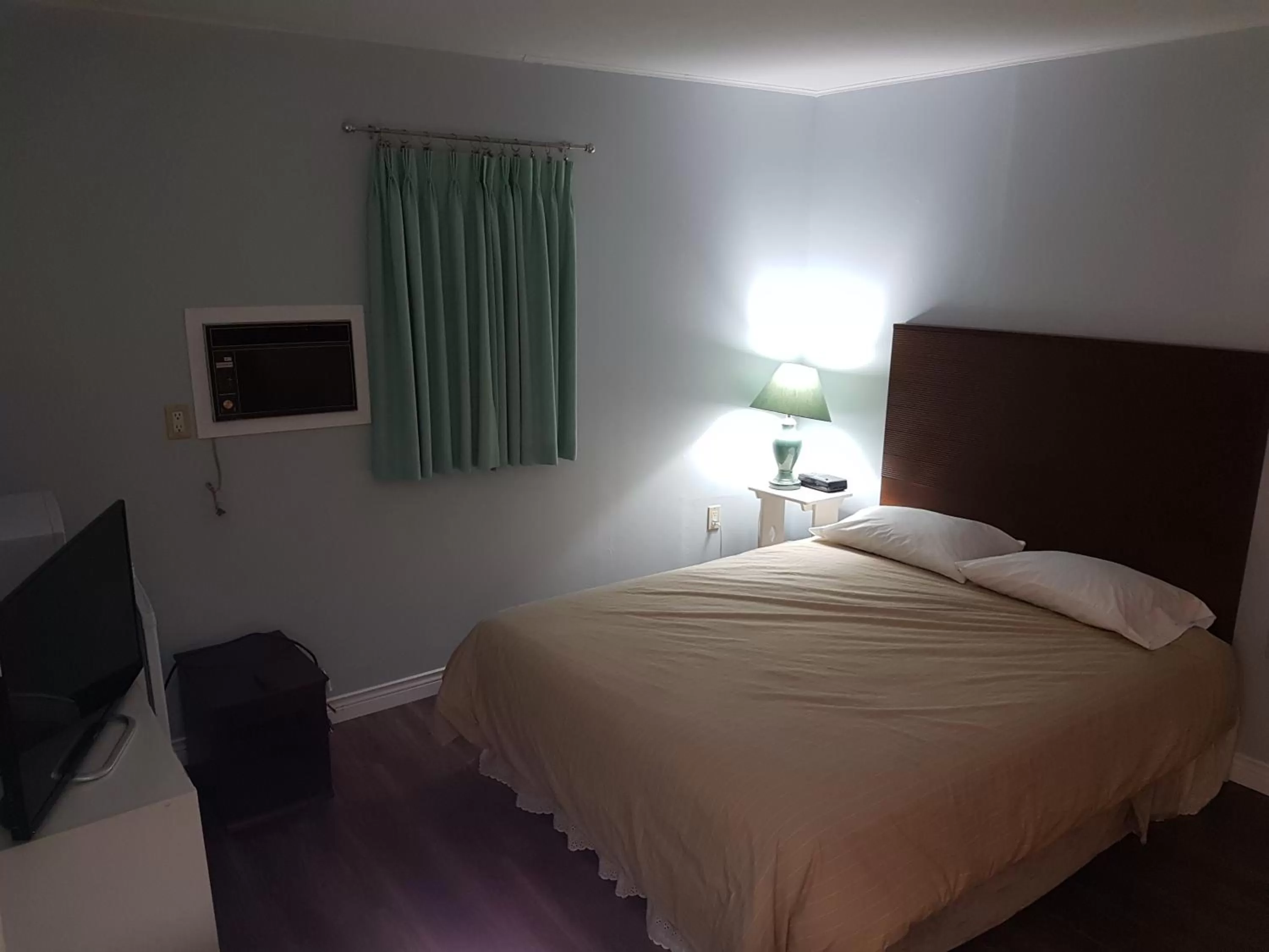 Bed in Pinecone Motel