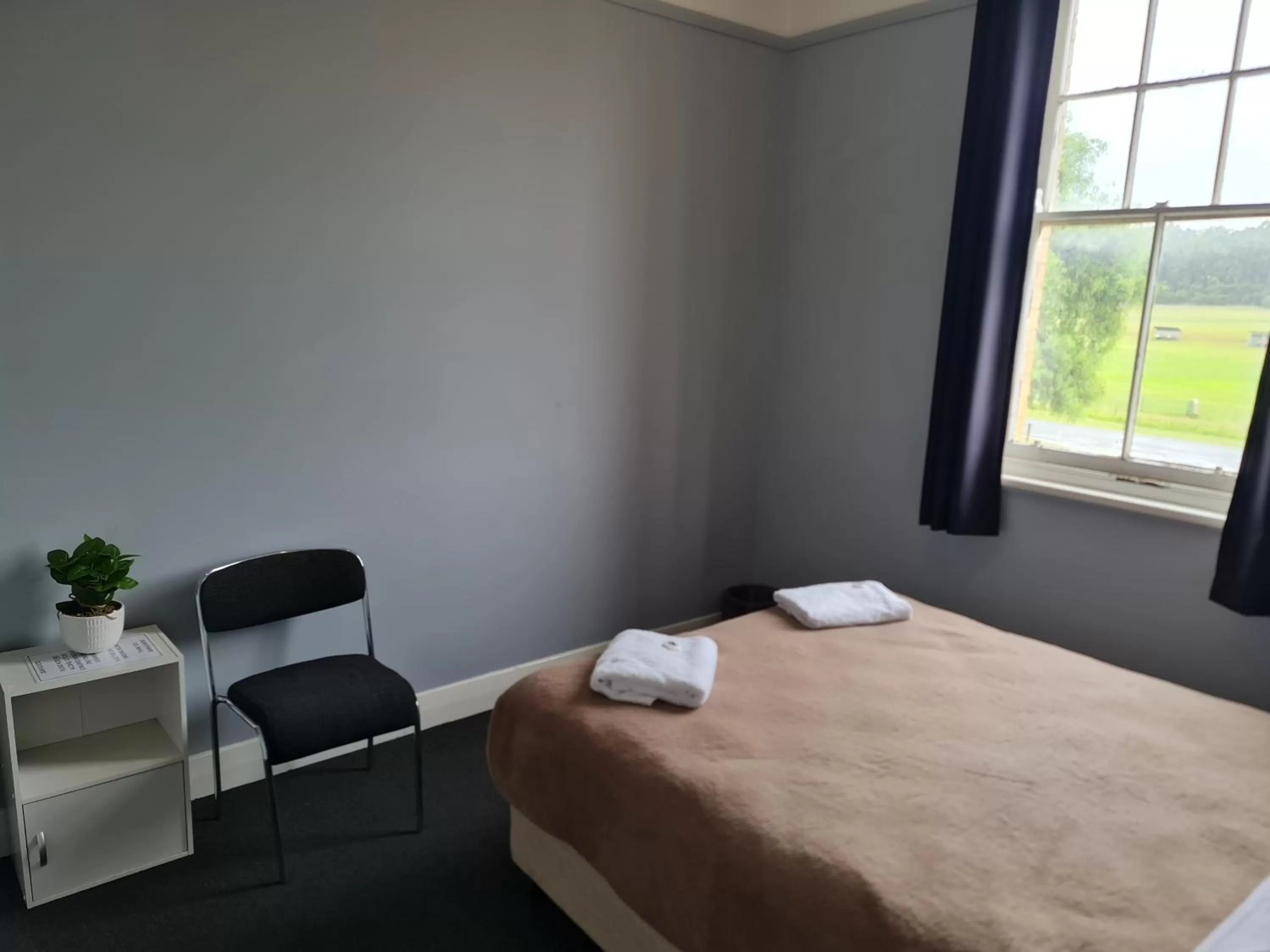 Bed in Kearsley Hotel