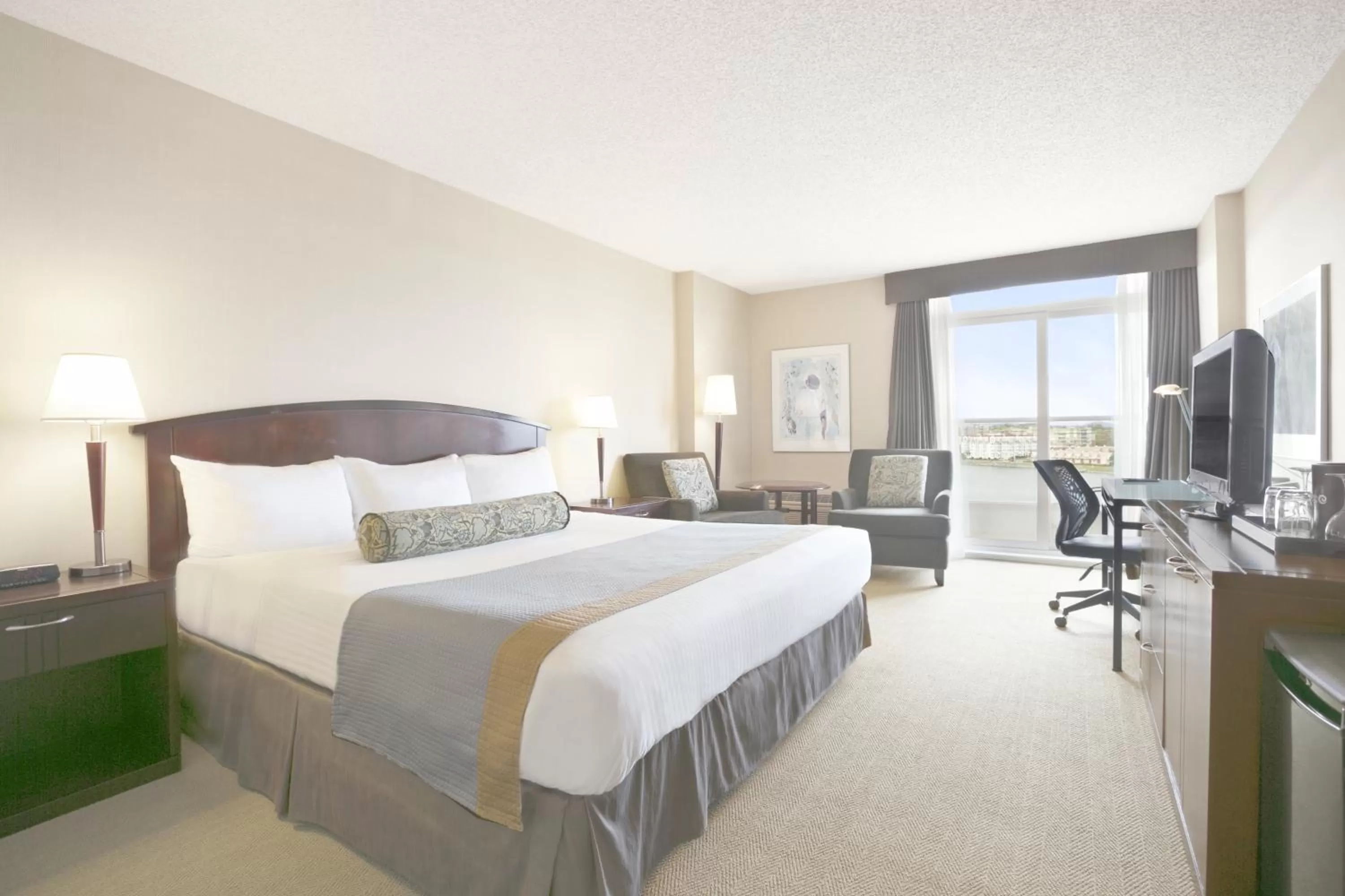 Coast Queen with Ocean View  in Coast Victoria Hotel & Marina by APA