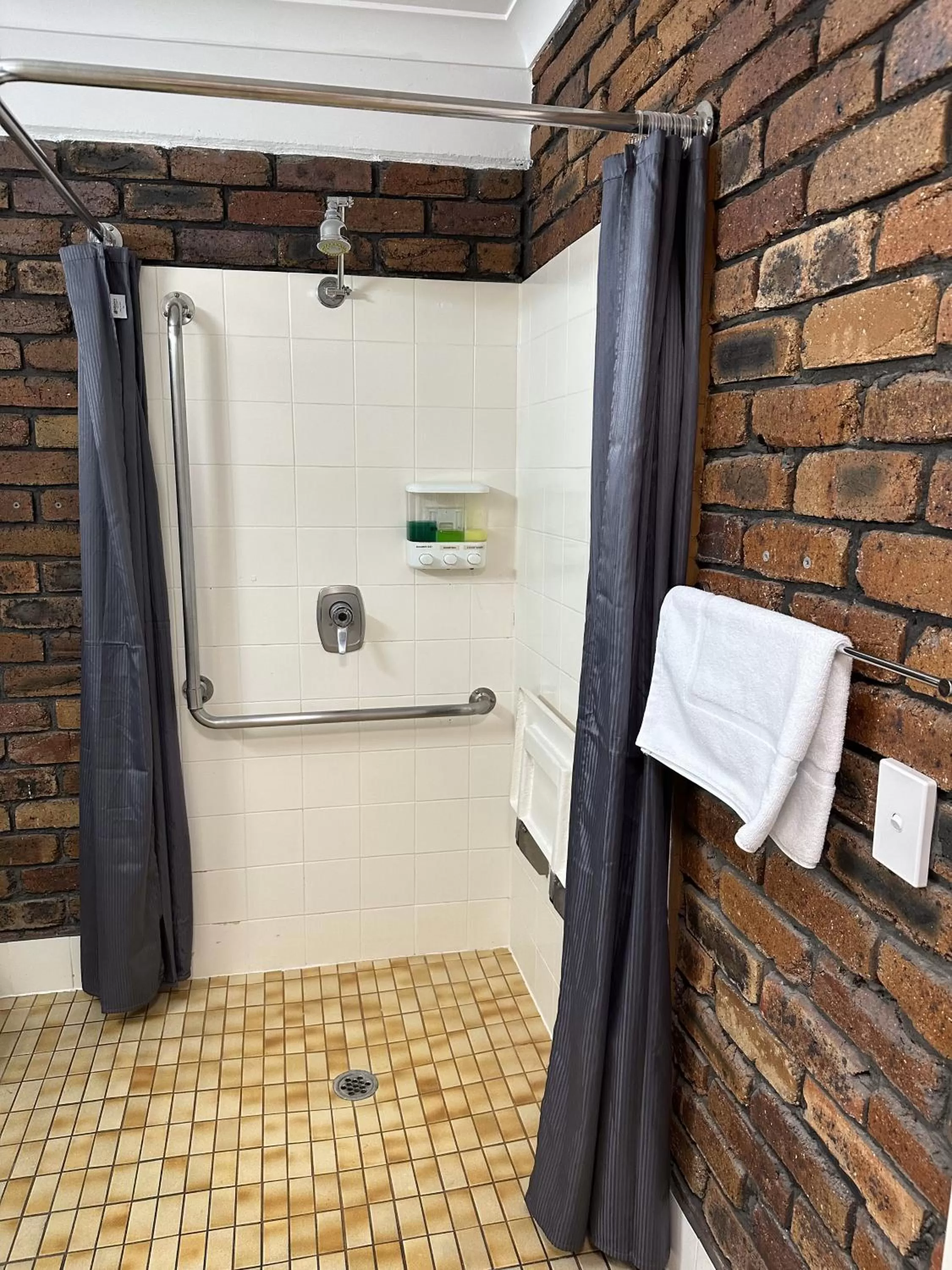 Shower in Logan City Motor Inn