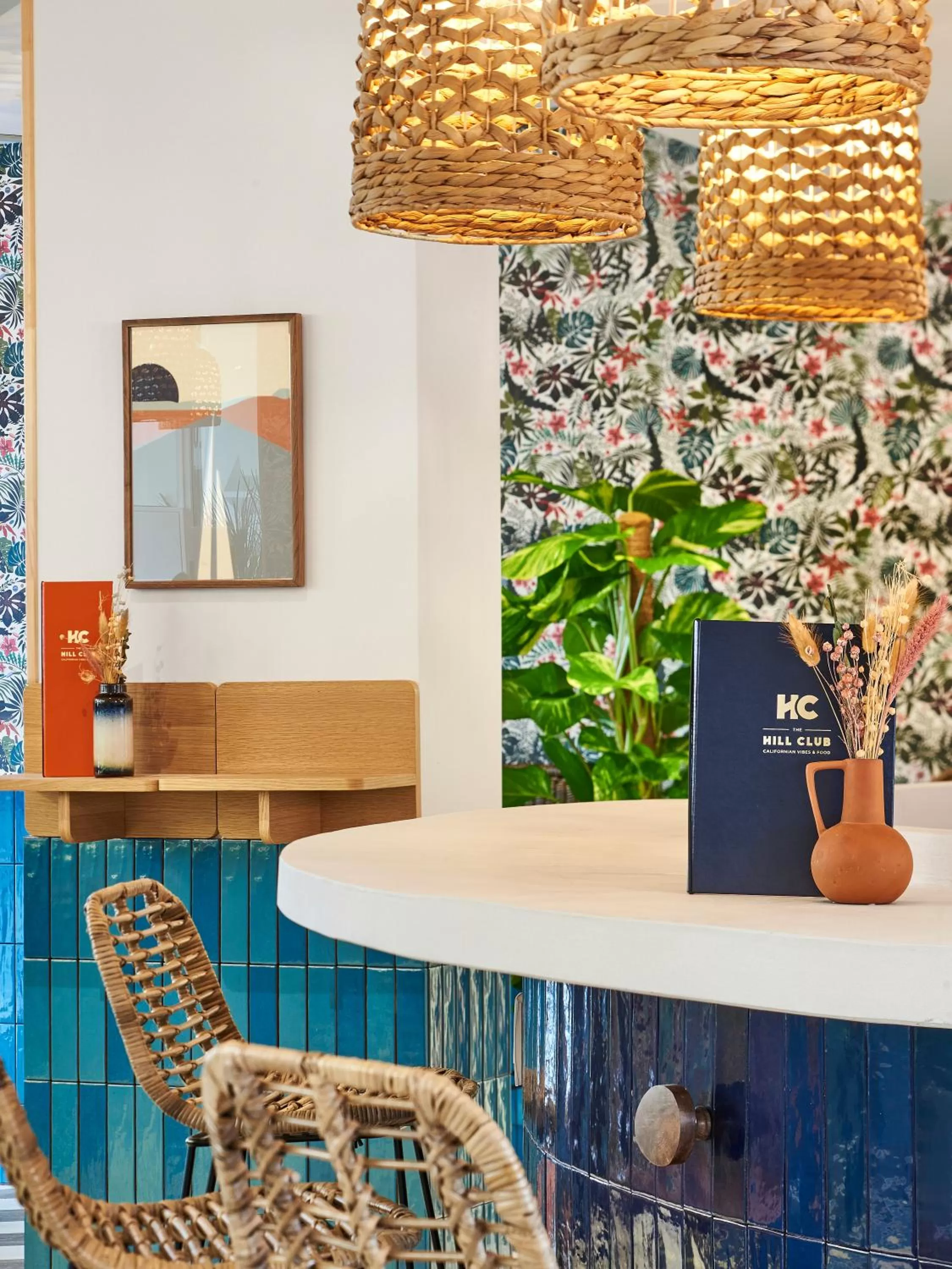 Restaurant/places to eat in Hôtel Chromatics & Restaurant Hill Club by HappyCulture