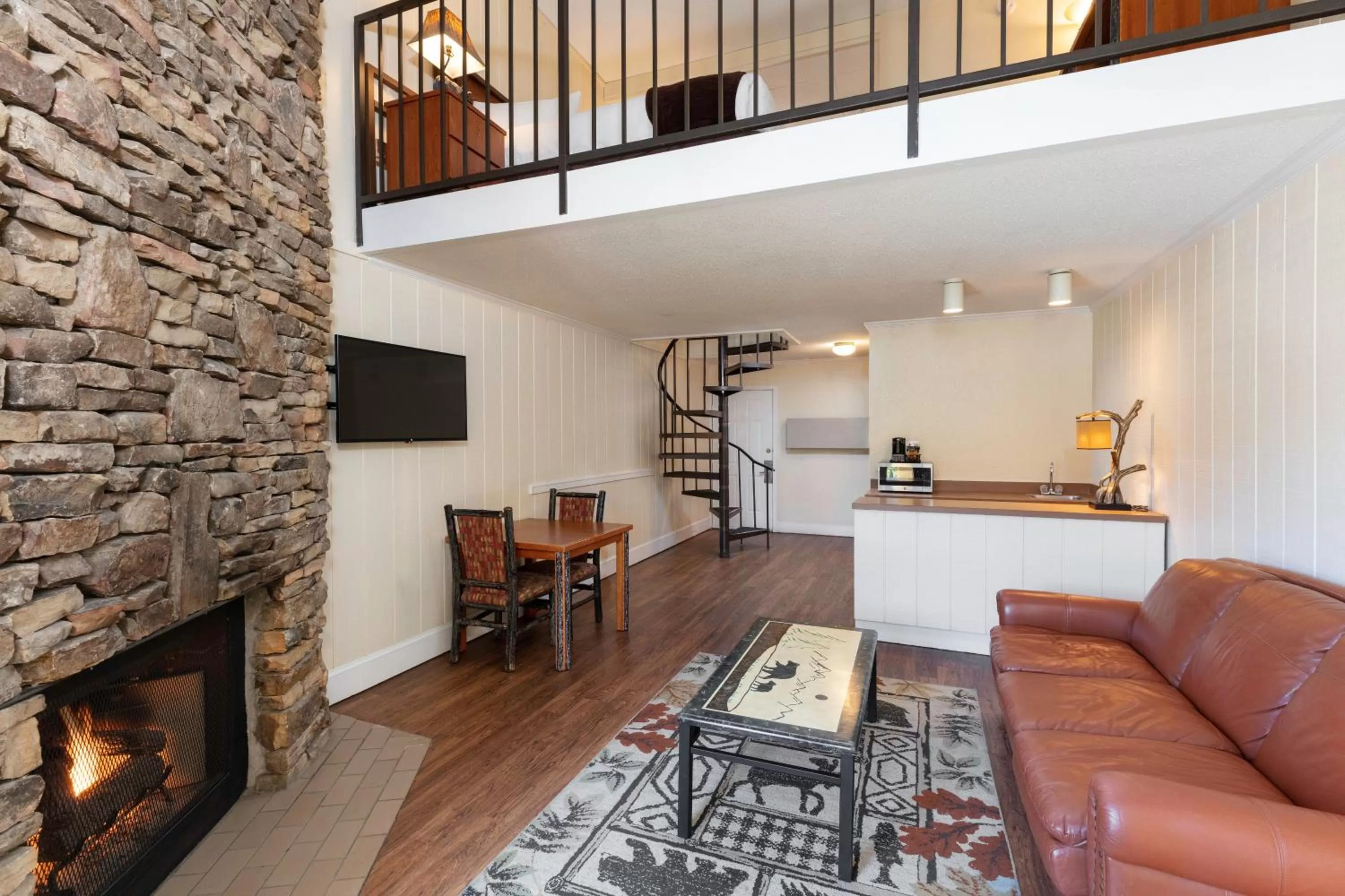 Living room in River Terrace Resort & Convention Center