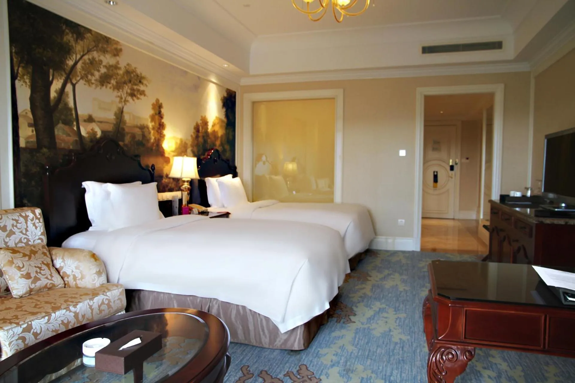 Bedroom, Bed in Crowne Plaza Ocean Spring Resort by IHG
