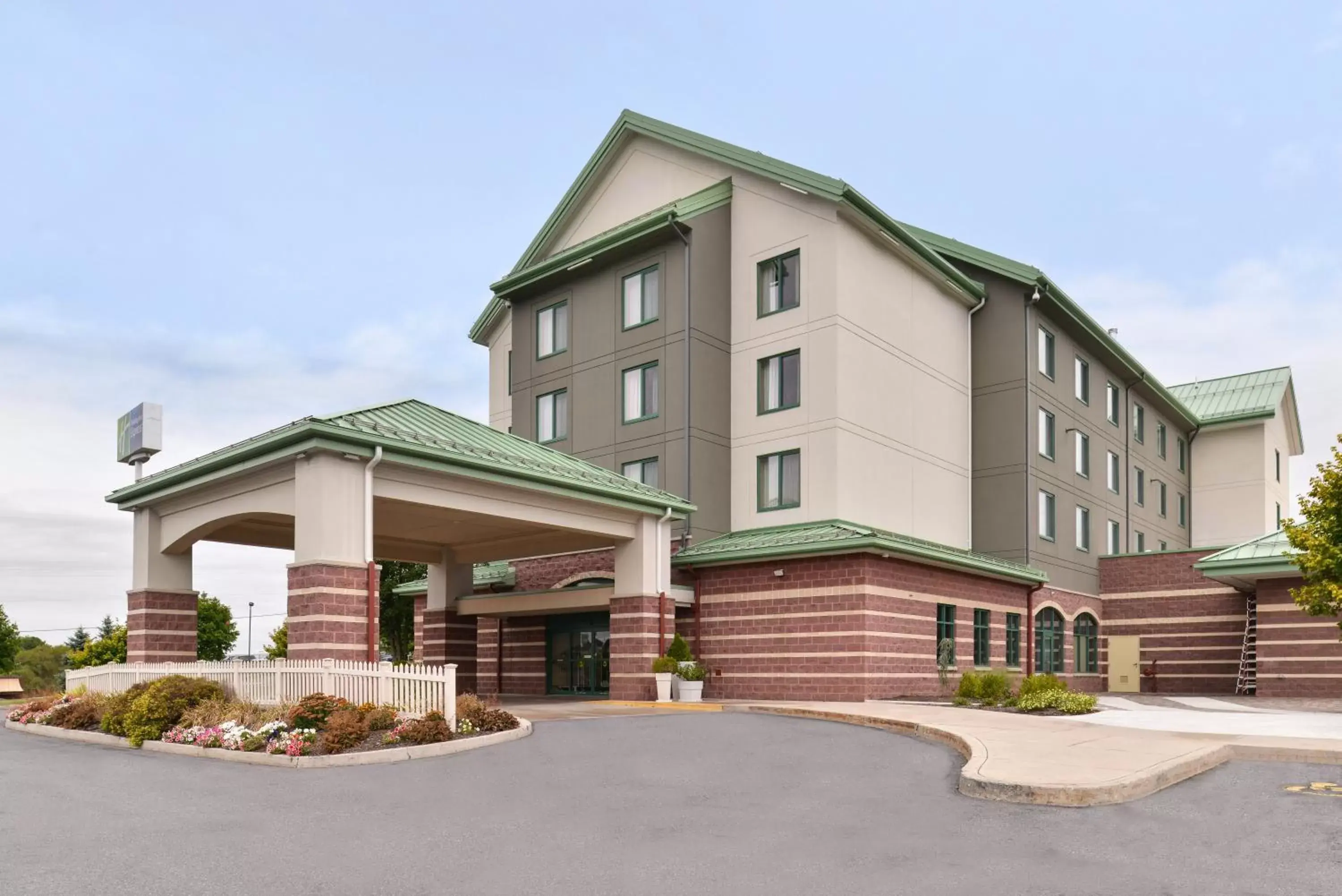 Holiday Inn Express Breezewood by IHG Holiday Inn Express Breezewood by IHG