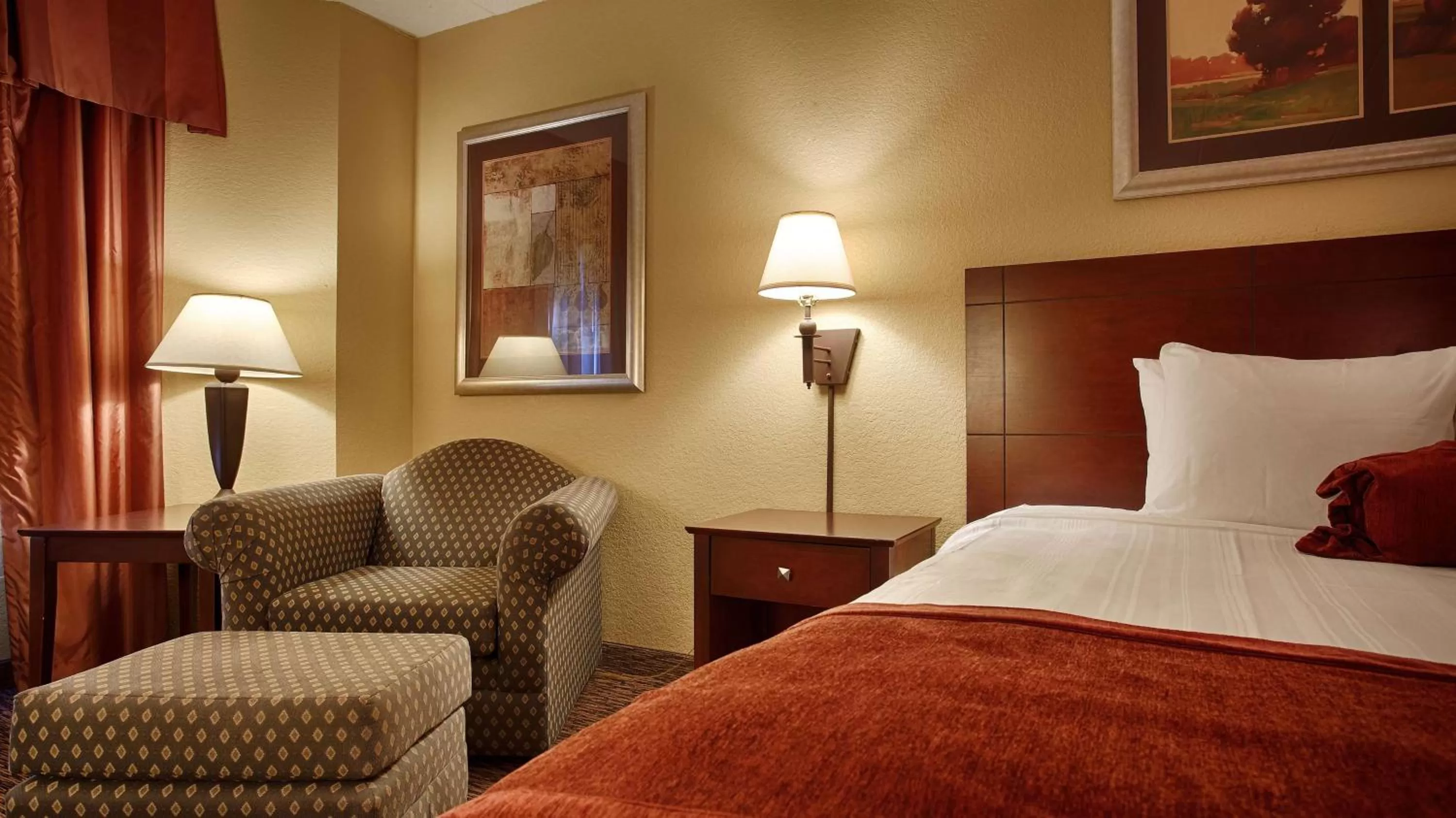 Photo of the whole room, Bed in Best Western Plus Dakota Ridge