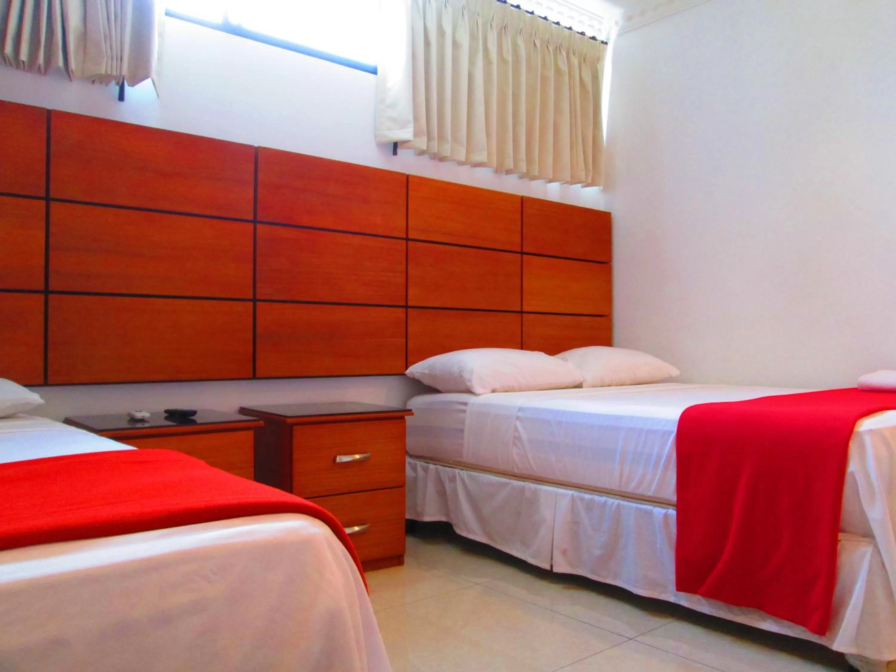 Photo of the whole room, Bed in Hotel Apart Guayaquil Aeropuerto