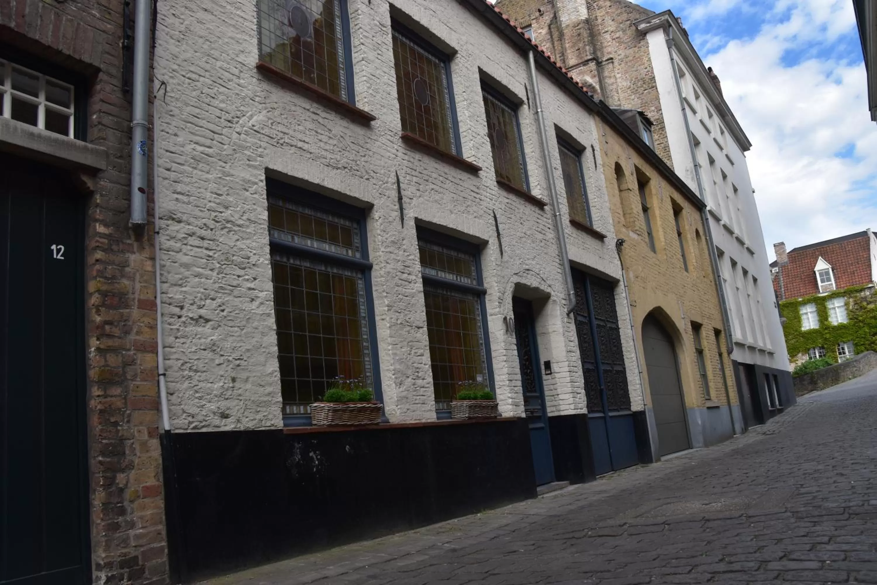 Facade/entrance in Huyze Peerdenbrugghe