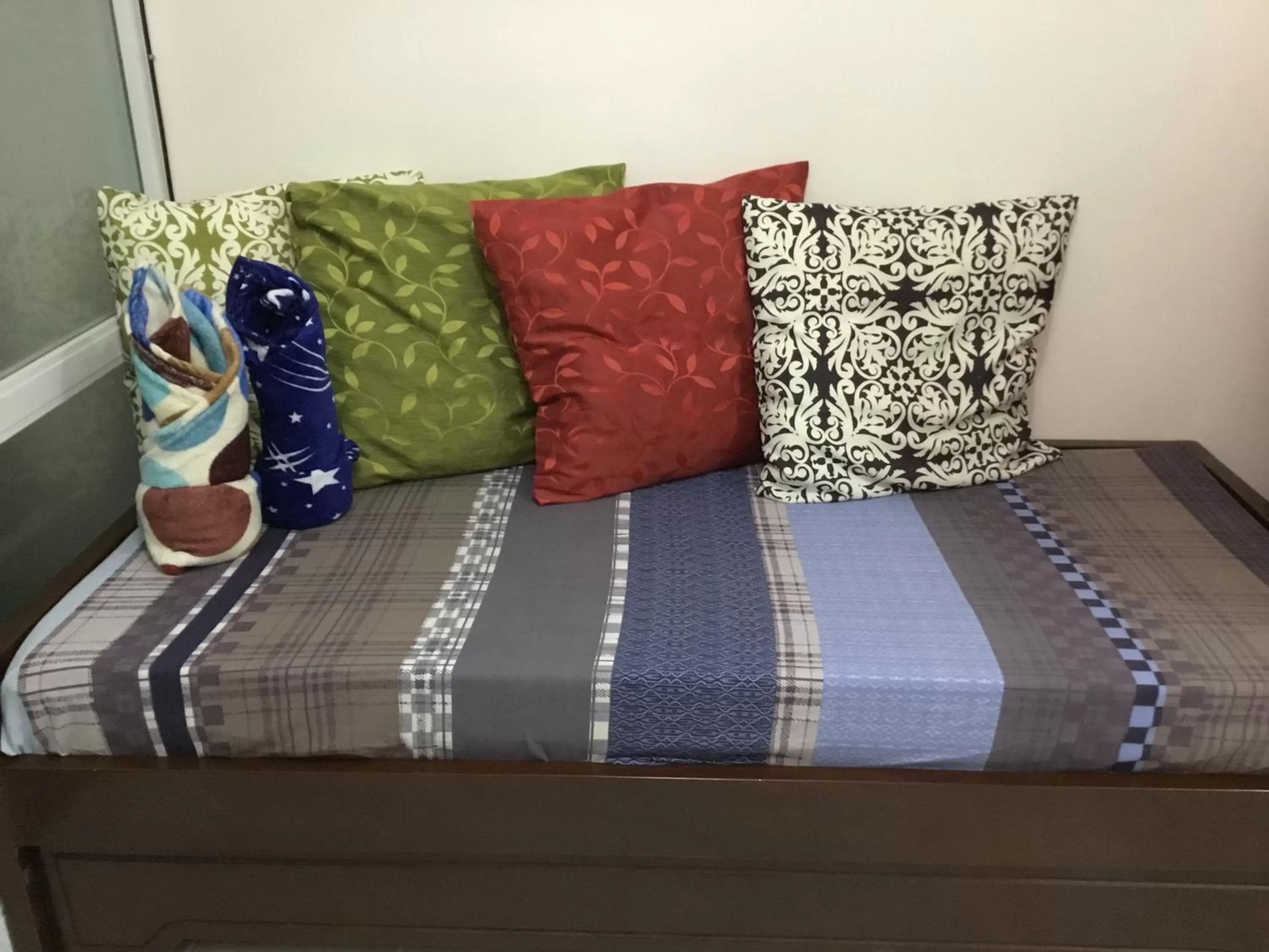 Bed in Condo with Free Swimming Pool & Viewing Deck