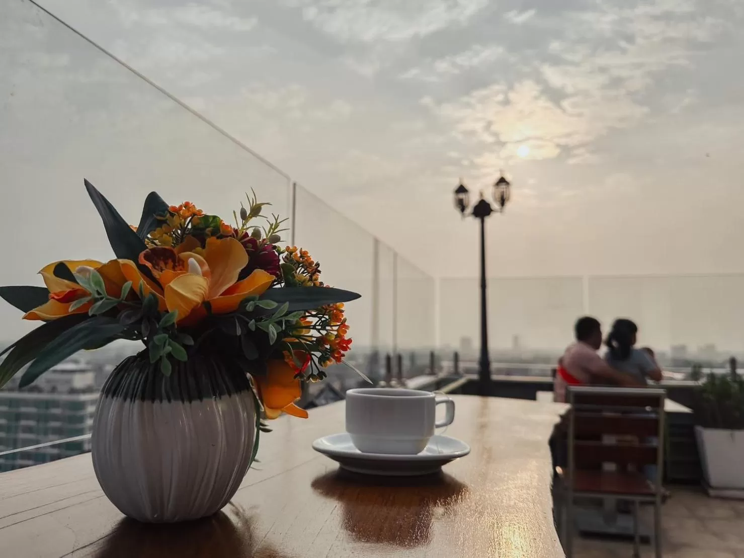 People in Hotel De Khuvieng