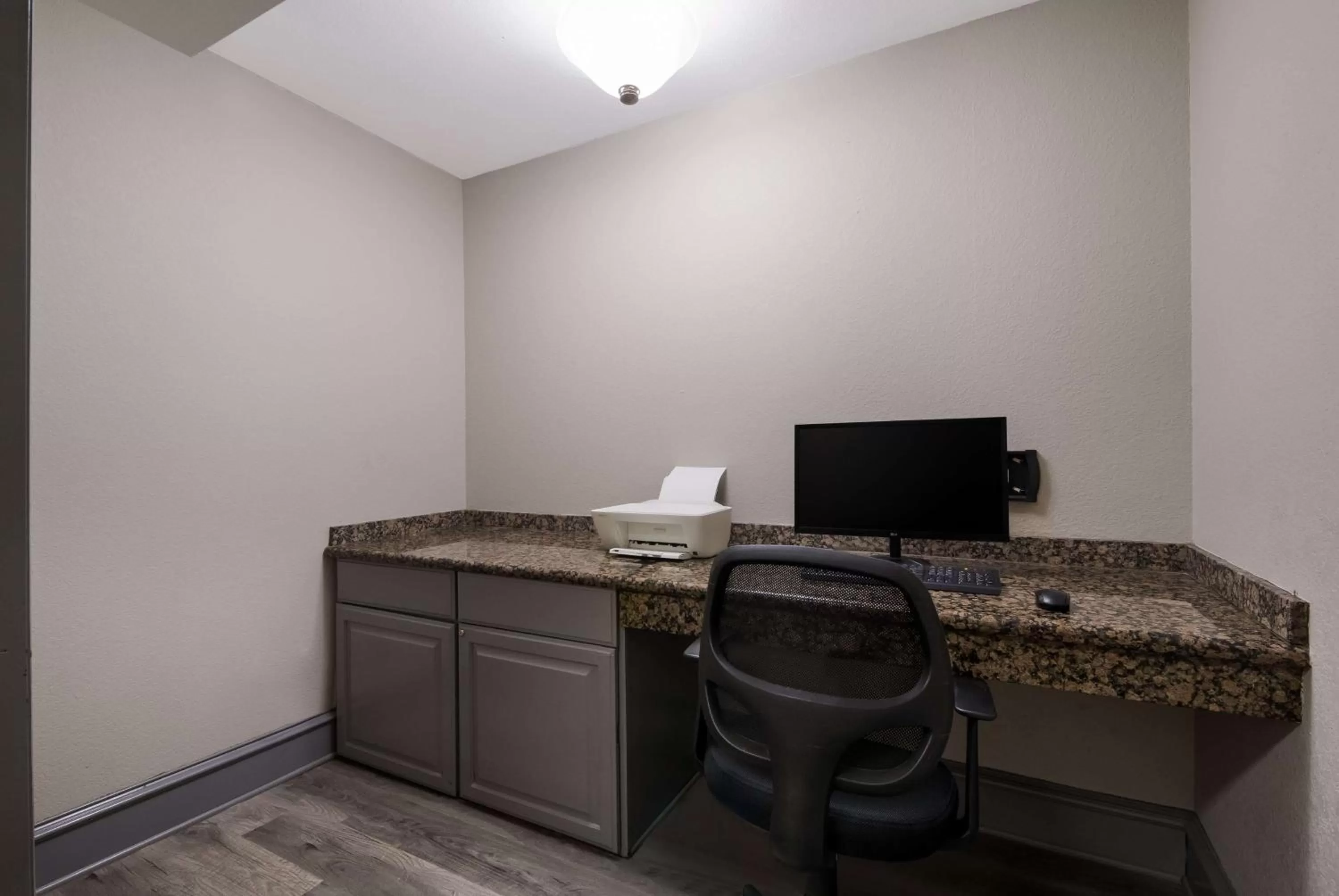 Business facilities in SureStay Plus Hotel by Best Western San Antonio North