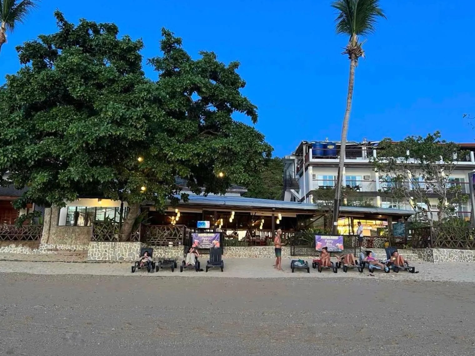 Restaurant/places to eat in Doublegem Beach Resort and Hotel