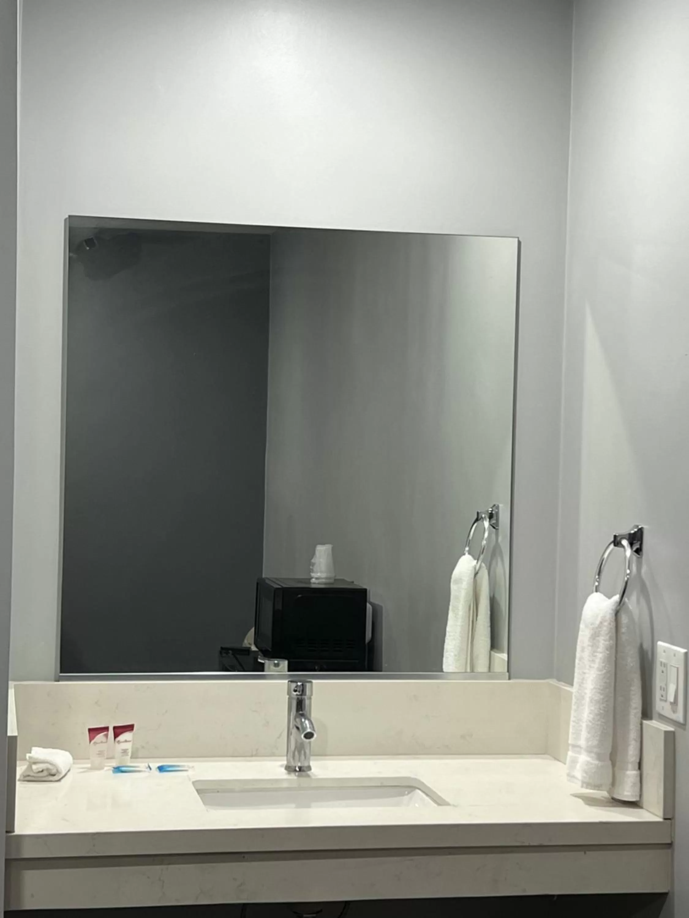 Bathroom in Sunshine Motel