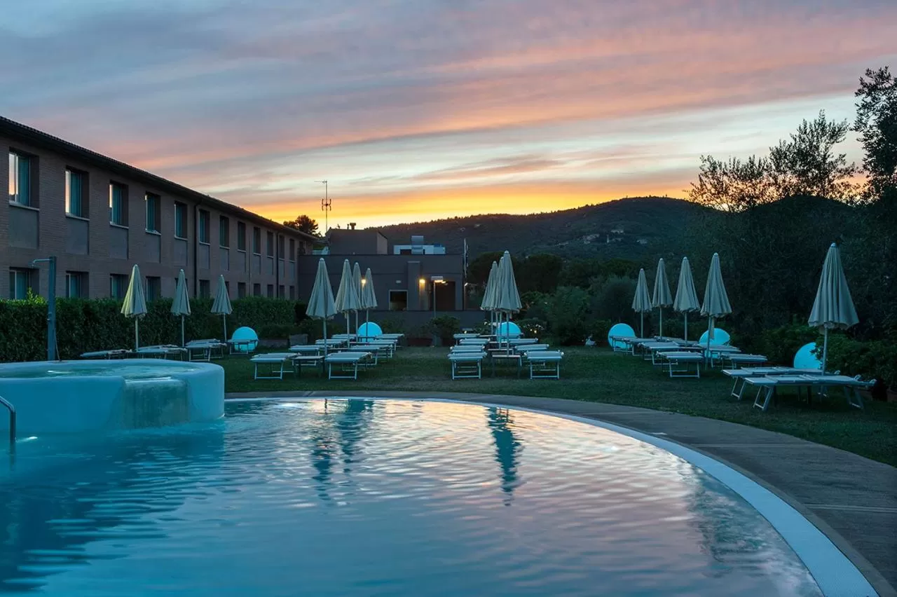 Swimming pool in La Meridiana Bleisure Hotel