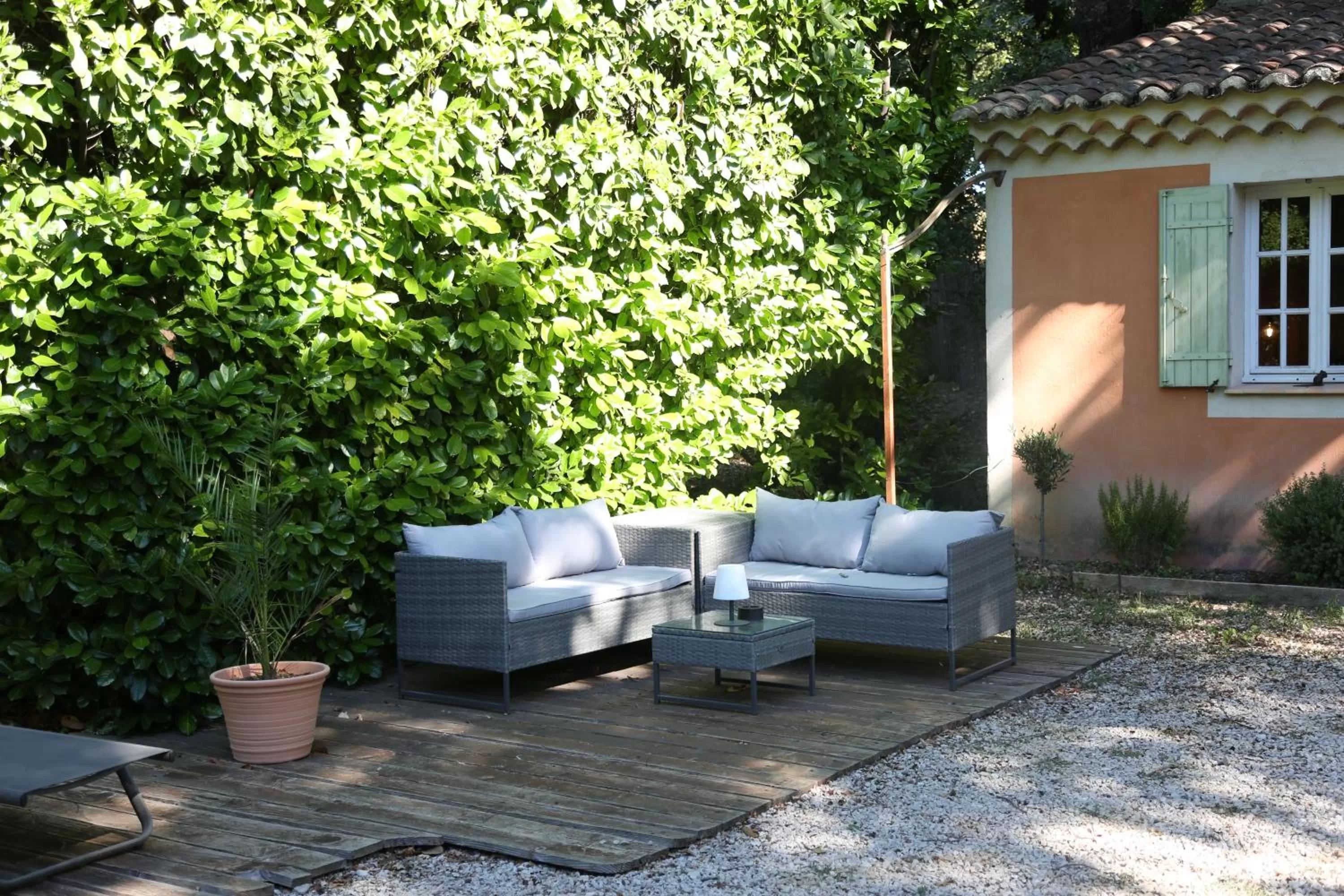 Patio in Le Pavillon Vert - B&B