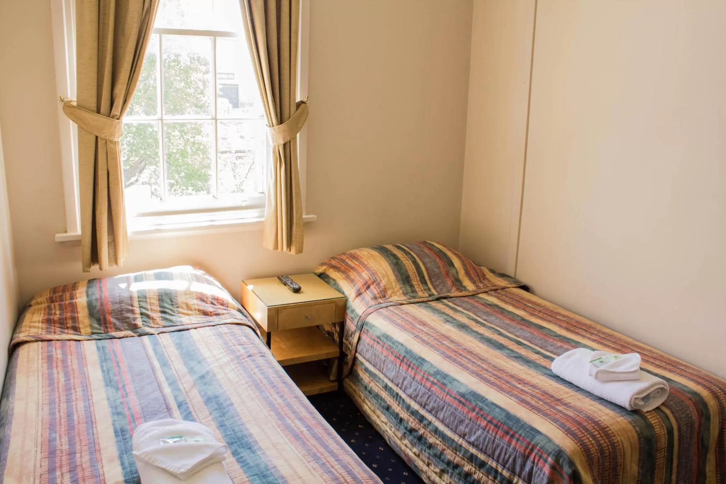 Twin Room with Shared Bathroom in Gardners Inn Hotel